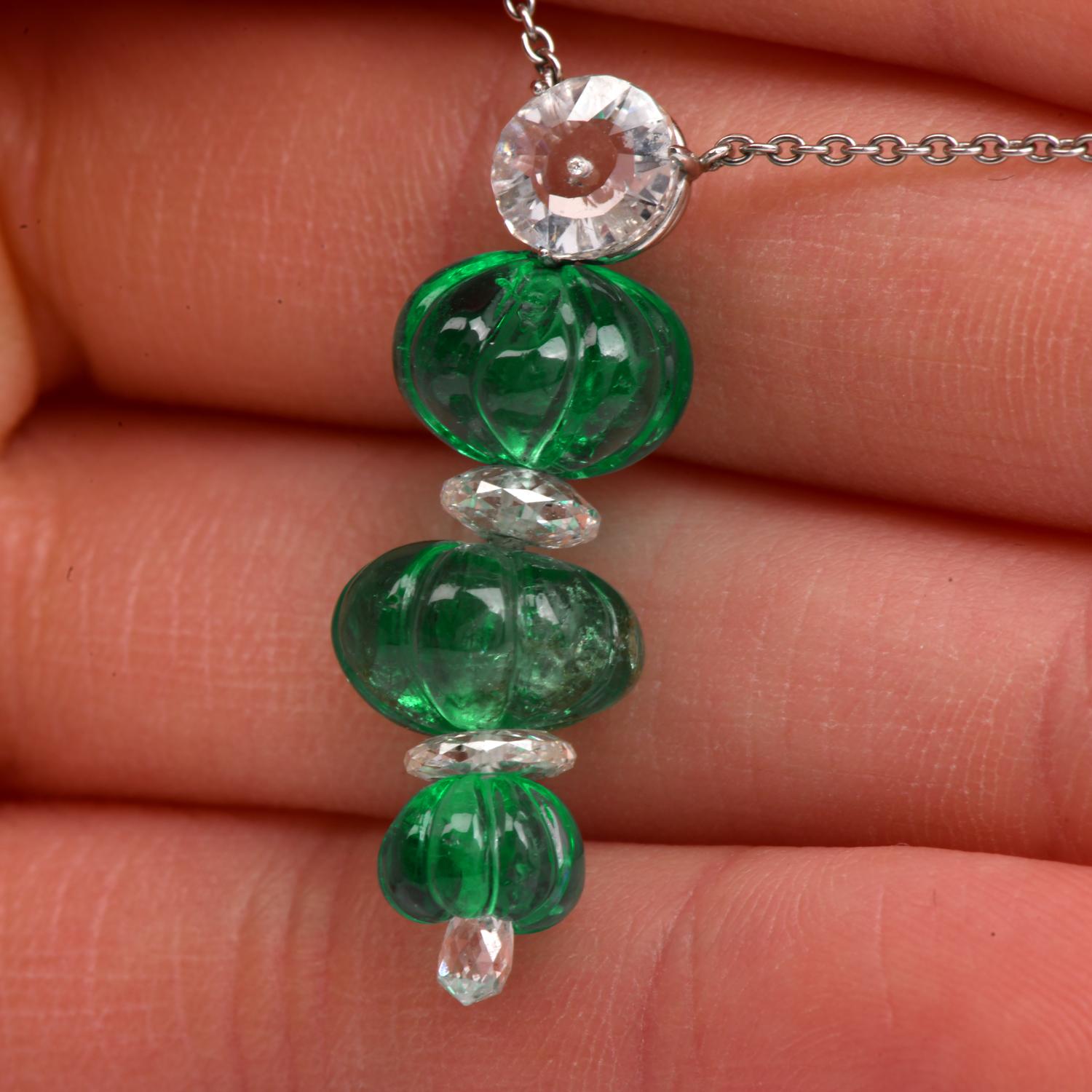 Carvin French Emerald Diamond colombiano  Collana in platino intagliato in vendita 1