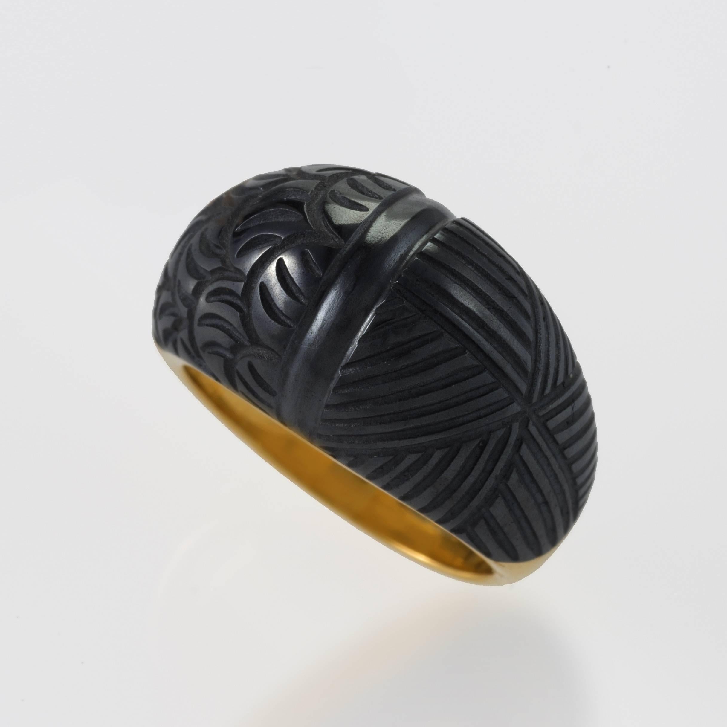 Carvin French Estate Hematite and Gold Bombé Ring In Excellent Condition In New York, NY
