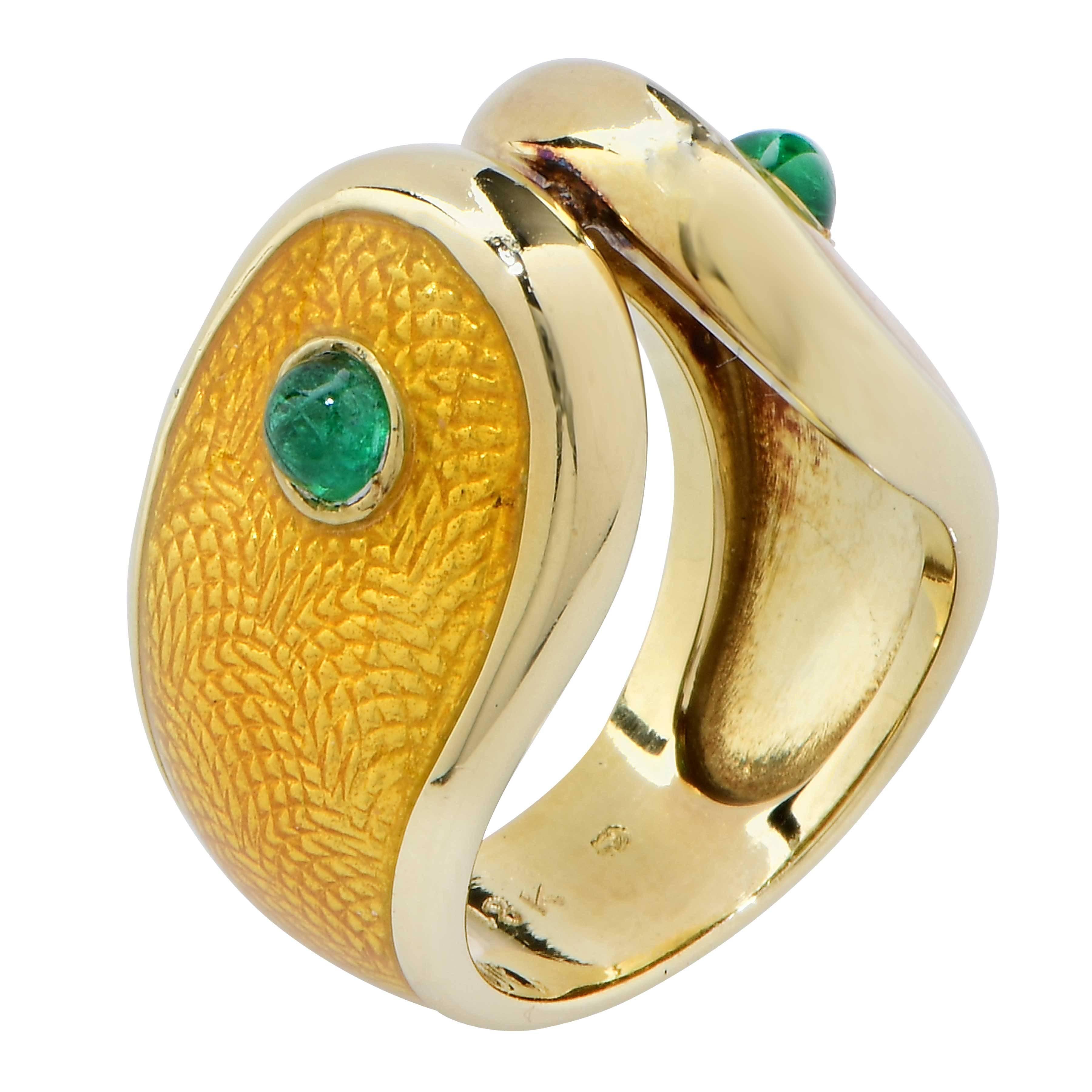 Carvin French Patterned Enamel and Emerald Owl Motif 18 Karat Yellow Gold Ring.
Ring Size 5 1/2
Metal Type: 18 Karat Yellow Gold
Metal Weight: 12.6 Grams