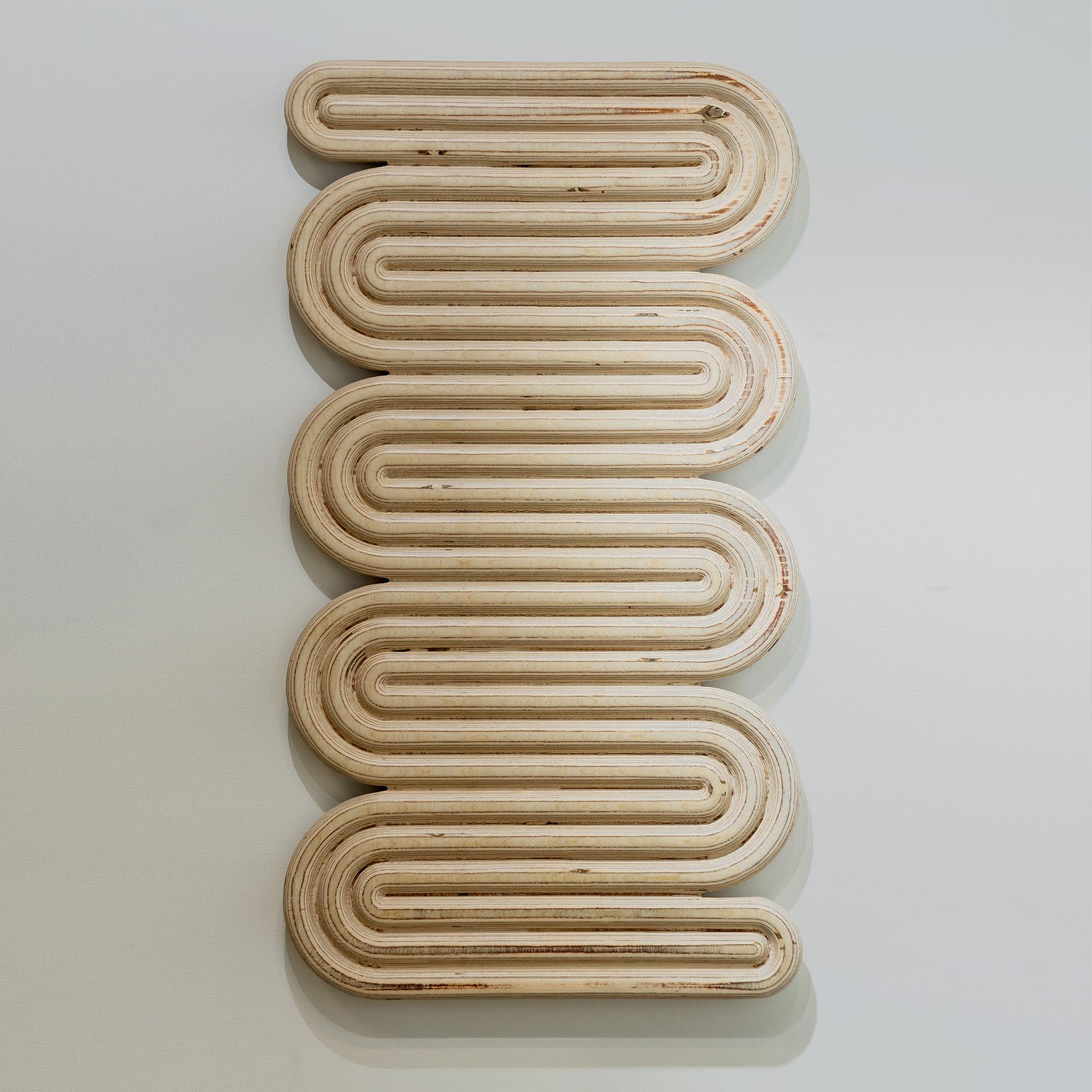 Scultura Carving 01 di John Vieweg
Dimensioni: P 107 x L 51 x H 4 cm.
Materiali: compensato fresato. 


Il termine RELIEF si riferisce a una condizione sia formale che psicologica.
Storicamente, i rilievi sono stati realizzati intagliando materiali