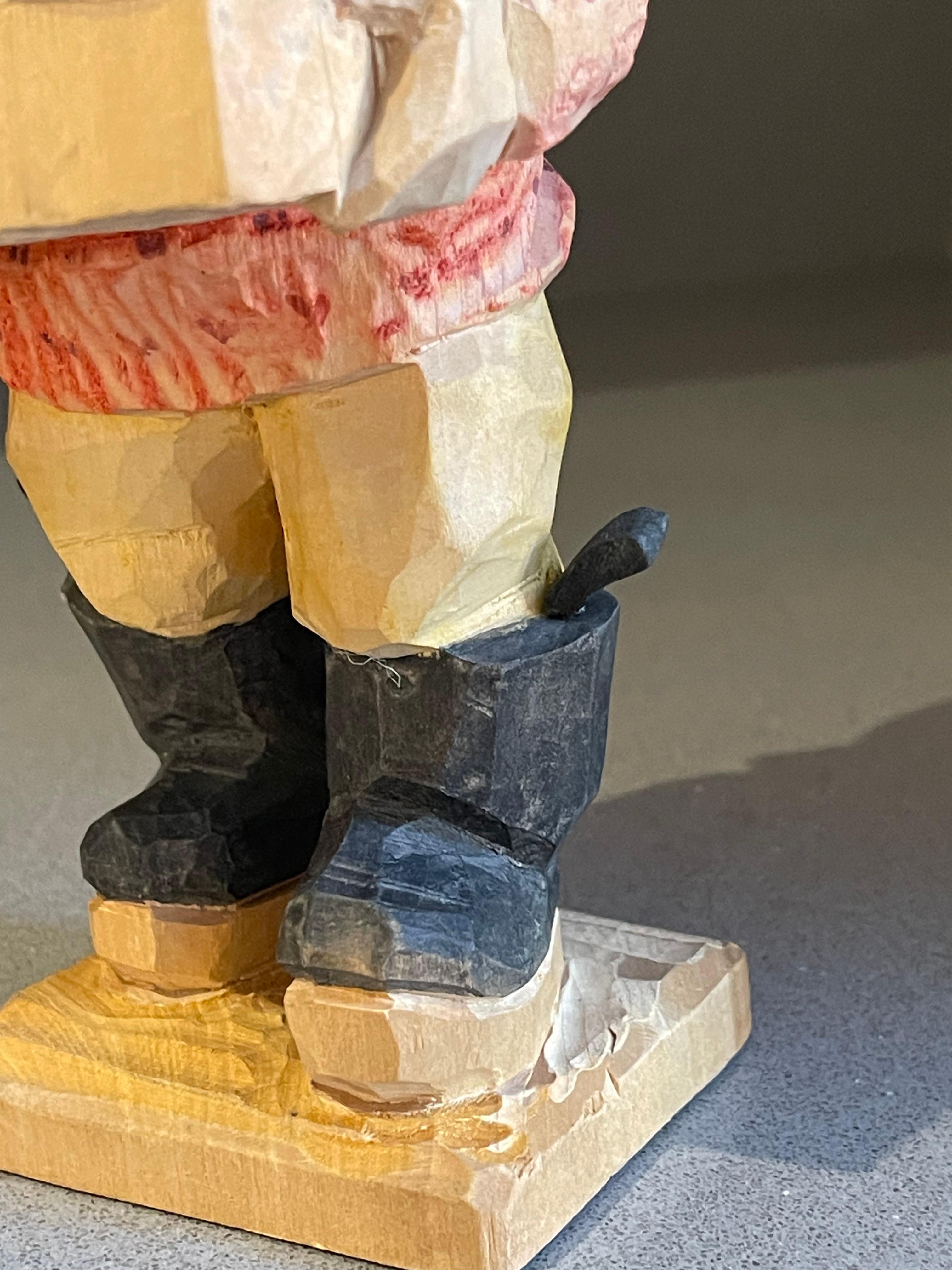 Carving Wooden Human Sculptures Fisher Woman Antique Decorative Female Figurine In Excellent Condition For Sale In Wembley, GB