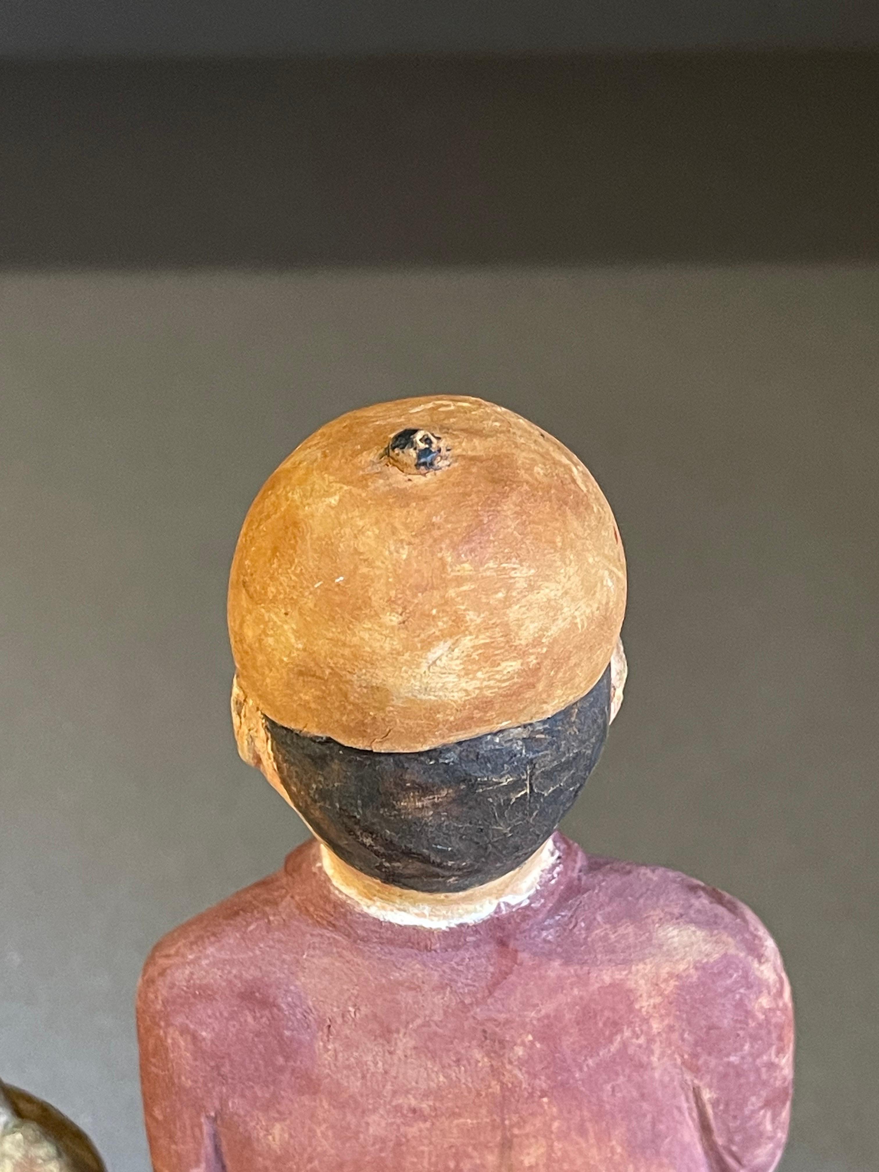 Carving Holzskulpturen Ein Satz von 2 antiken dekorativen Figuren von Mann und Frau im Angebot 5