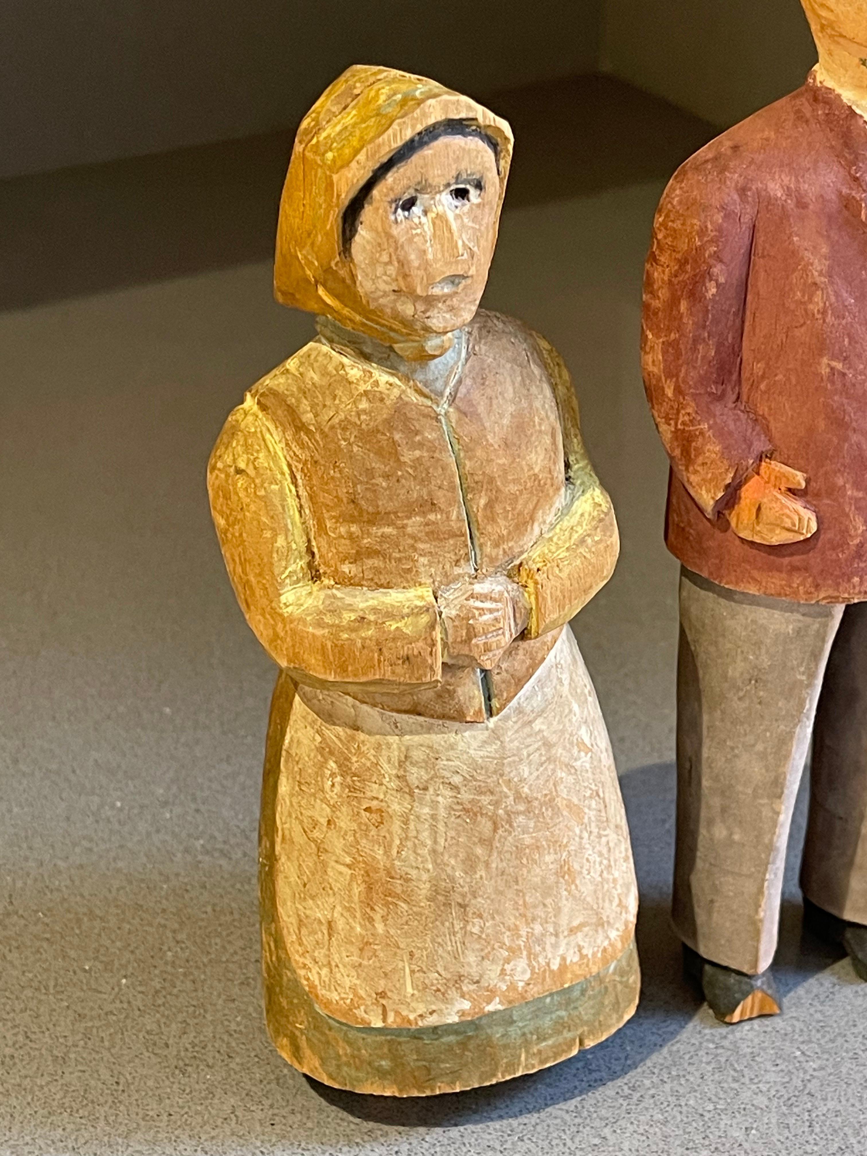 Carving Holzskulpturen Ein Satz von 2 antiken dekorativen Figuren von Mann und Frau (Art déco) im Angebot