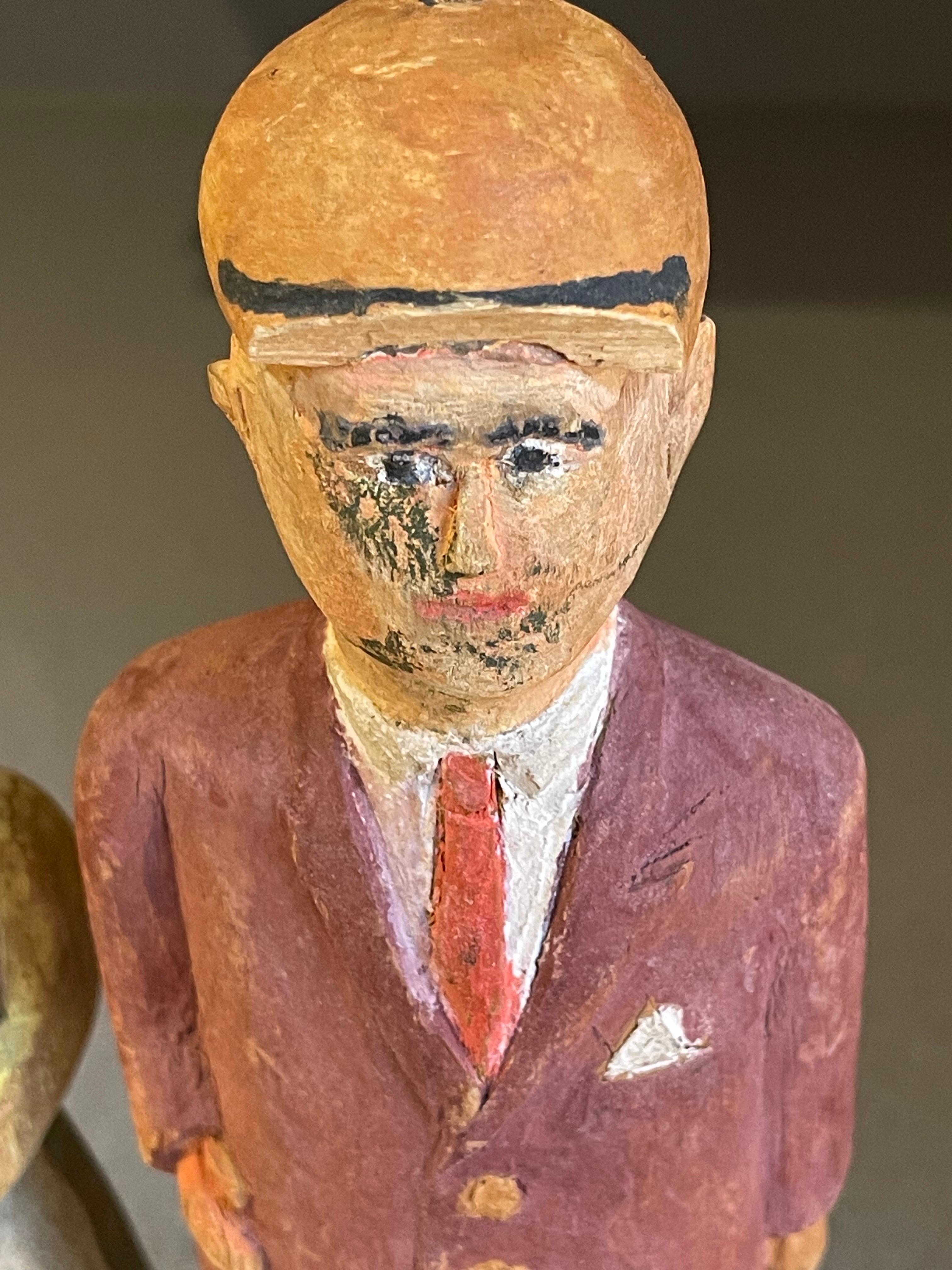 Carving Holzskulpturen Ein Satz von 2 antiken dekorativen Figuren von Mann und Frau (Schwedisch) im Angebot