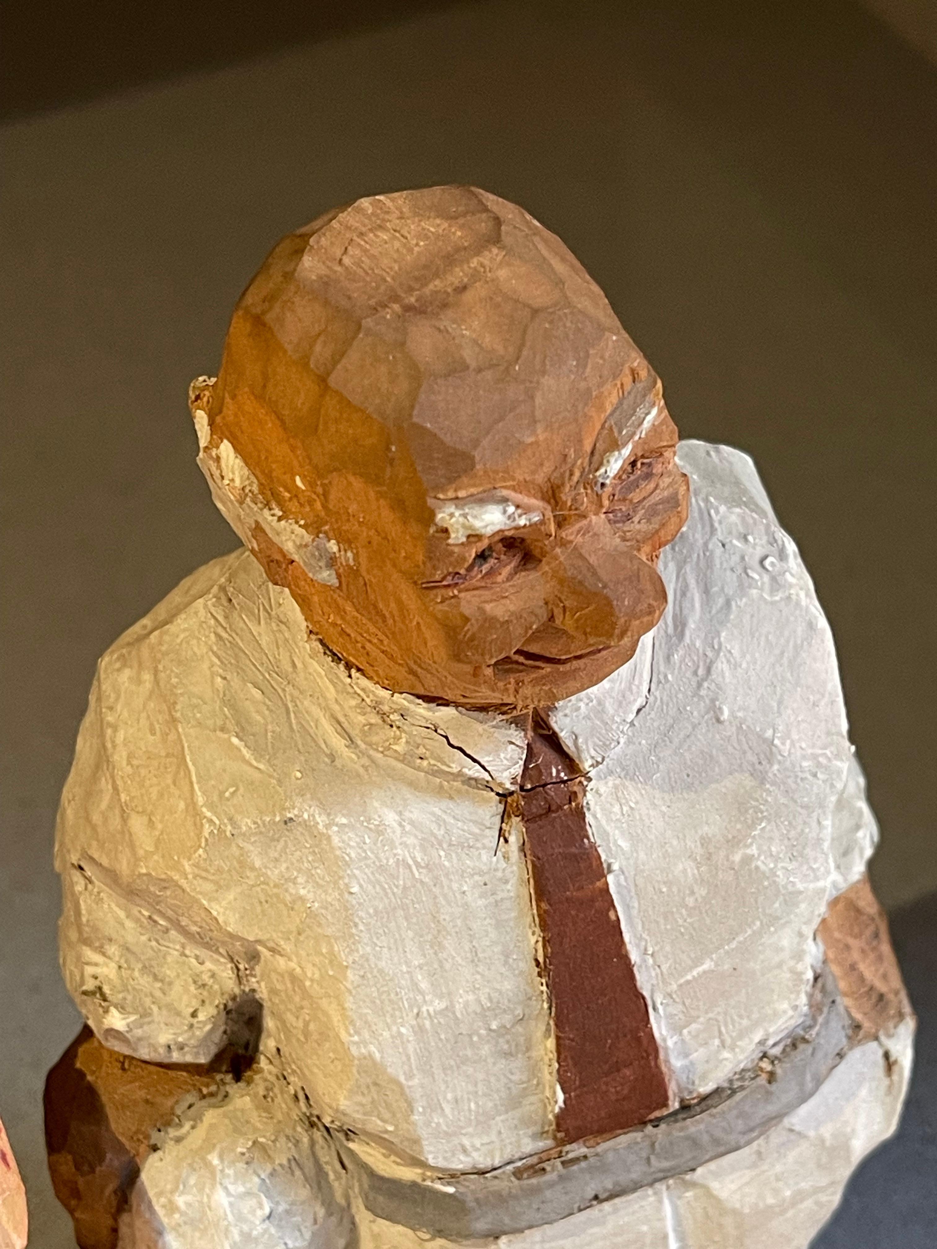 Tallado Esculturas de Madera Un Anciano de Blanco Figuras Decorativas Antiguas Personalizadas de Hombre 
Estatuilla bellamente estilizada con un gran equilibrio de armonía de pie, que retrata la belleza del mundo interior a través de la belleza