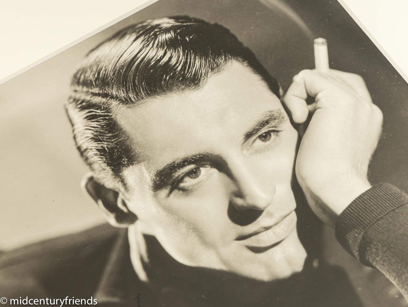 Cary Grant Studio, gerahmte Porträtfotografie b/w im Zustand „Gut“ im Angebot in Neuss, NW