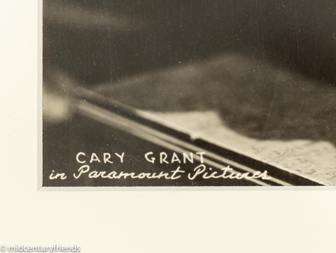 Cary Grant Studio, gerahmte Porträtfotografie b/w im Angebot 1