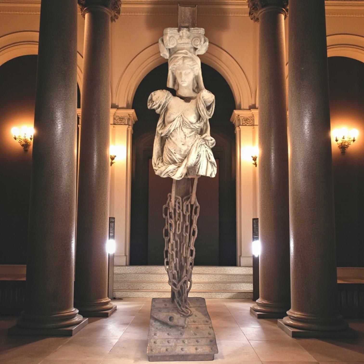 Cariatide en acier patiné et pierre antique de Michel Froment, 2025 en vente 12