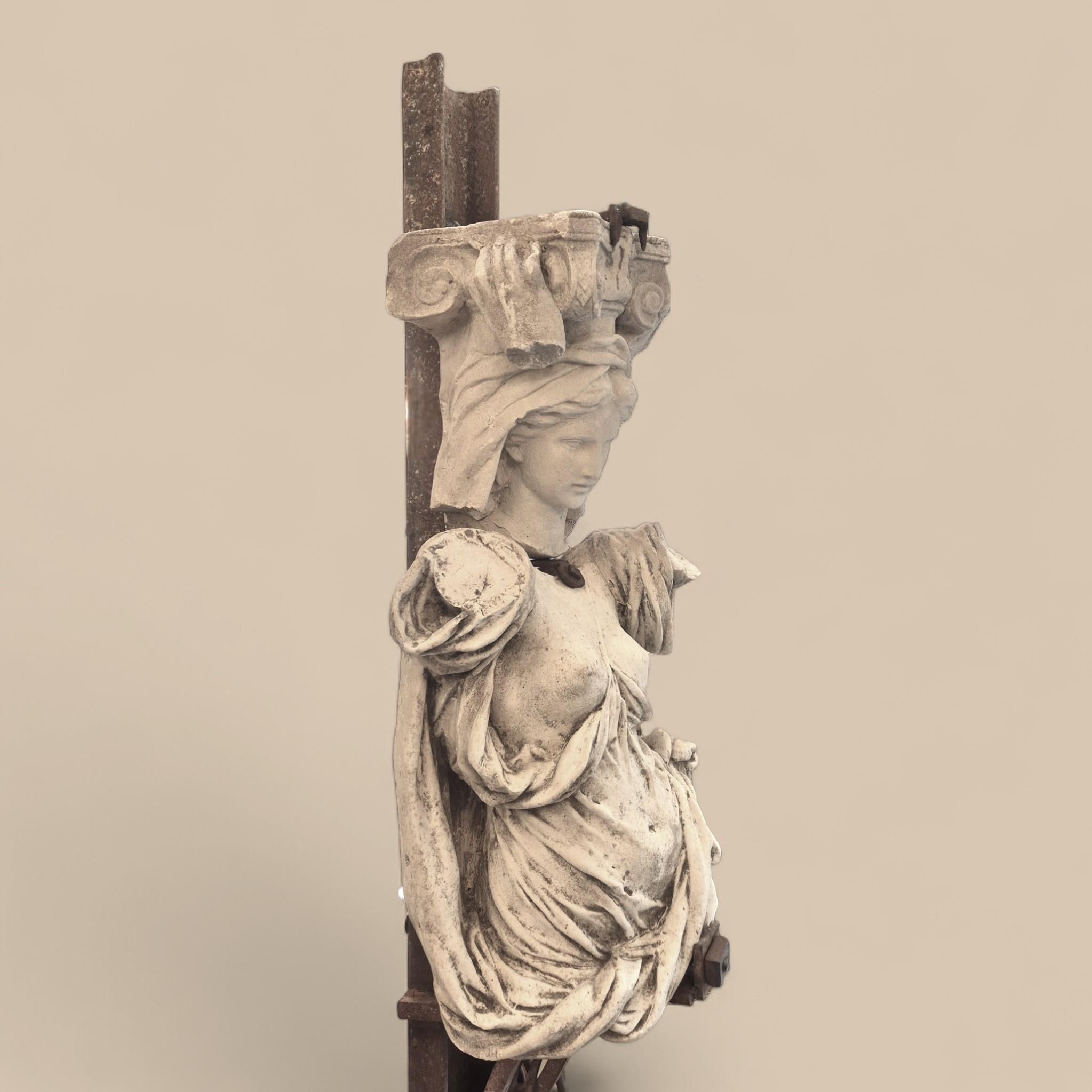 XXIe siècle et contemporain Cariatide en acier patiné et pierre antique de Michel Froment, 2025 en vente