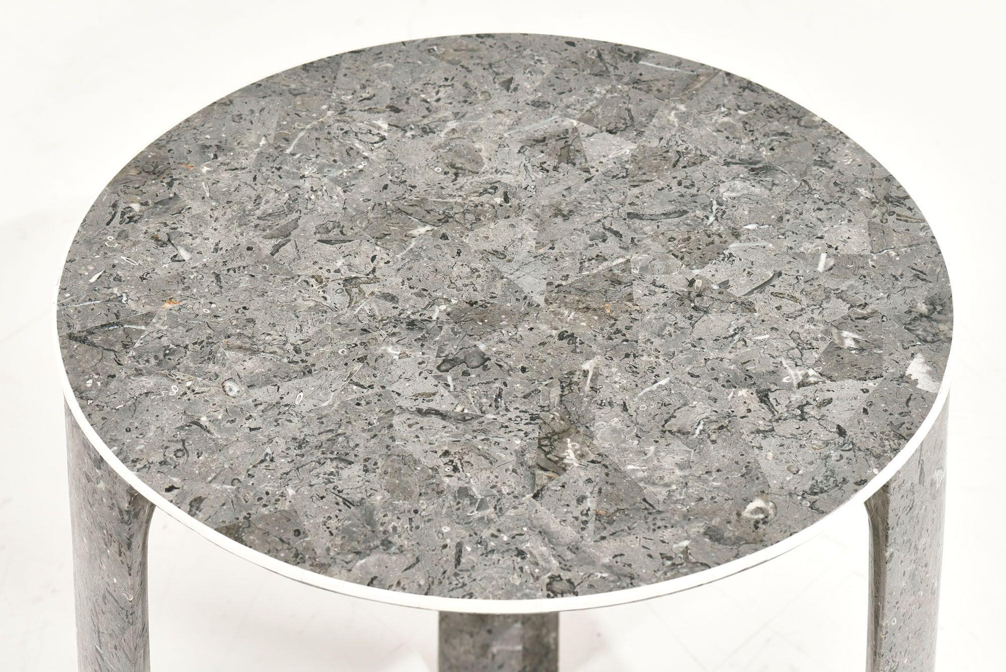 Pierre Table d'appoint en pierre tessellée Enrique Garcel, 1970 en vente