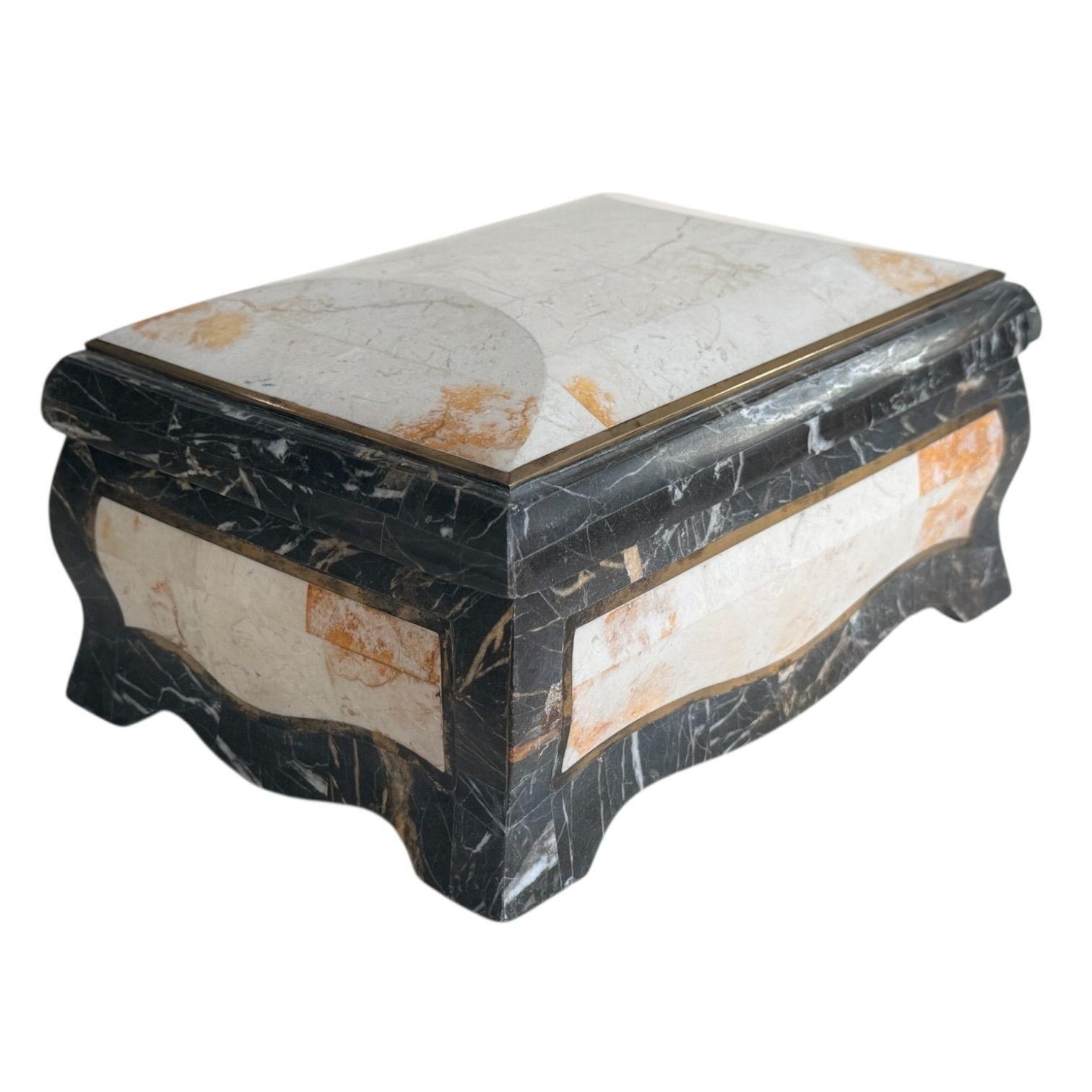 Boîte à bijoux/coiffeuse Casa Bique en laiton à pierres tessellées, années 1980. Etat original
Mesure 9.25