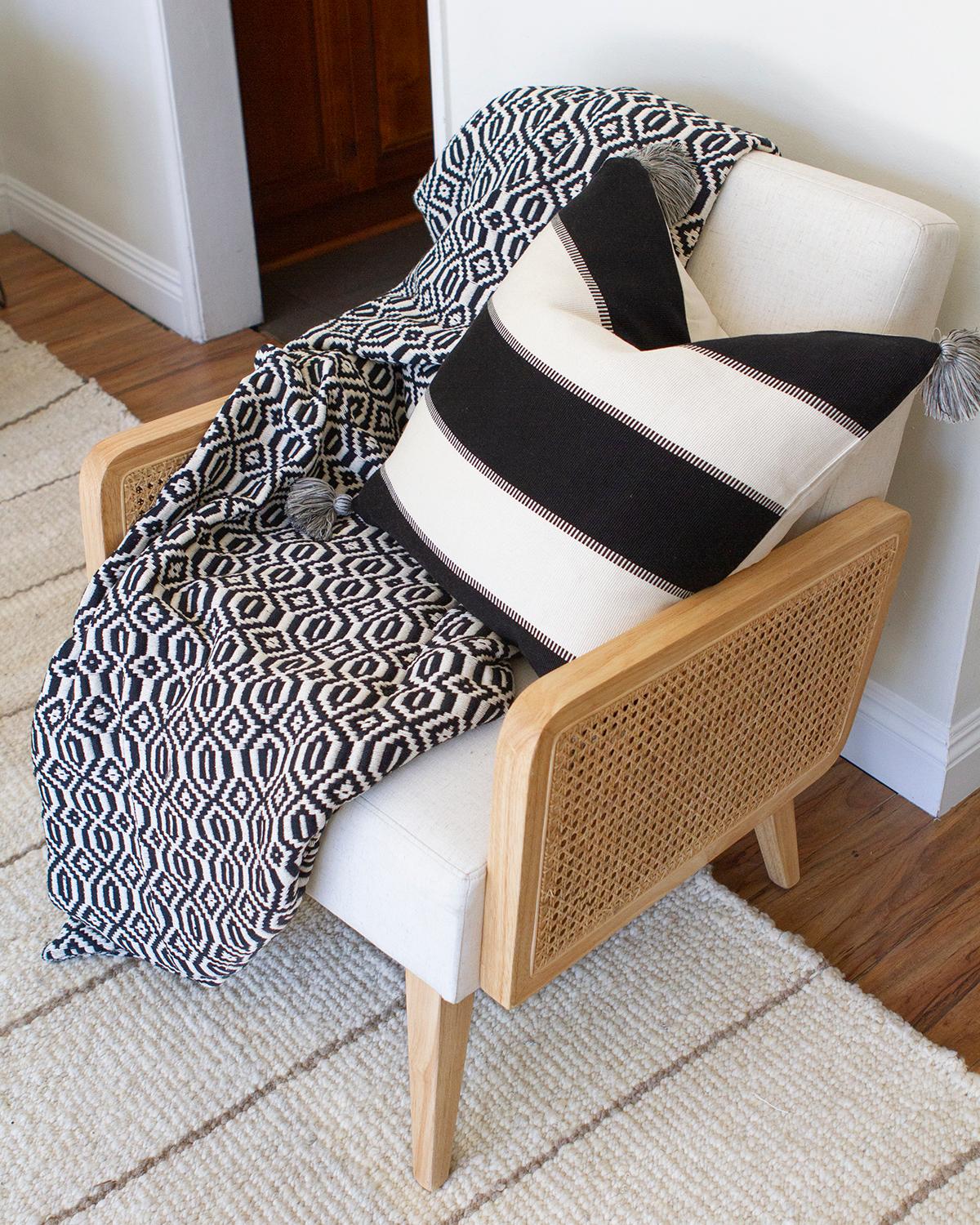 Modern Casa Cubista Black & White Handmade Cotton Geometric Tapestry Blanket For Sale