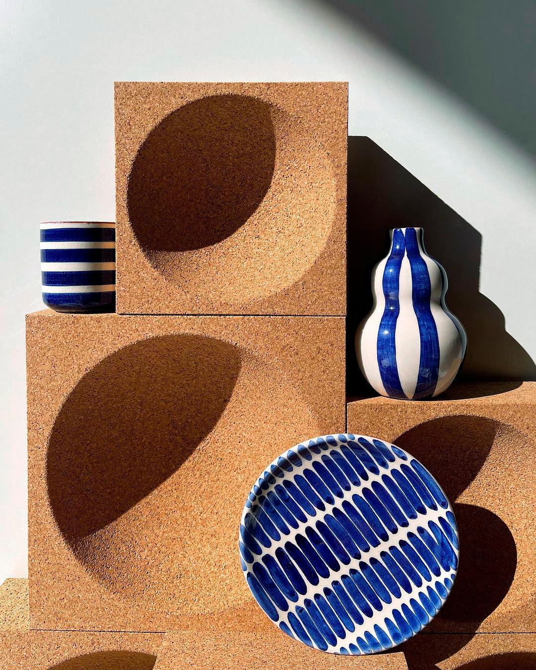 Casa Cubista Blau gestreifte Terrakotta-Salatteller mit Drachenstreifen (Portugiesisch) im Angebot