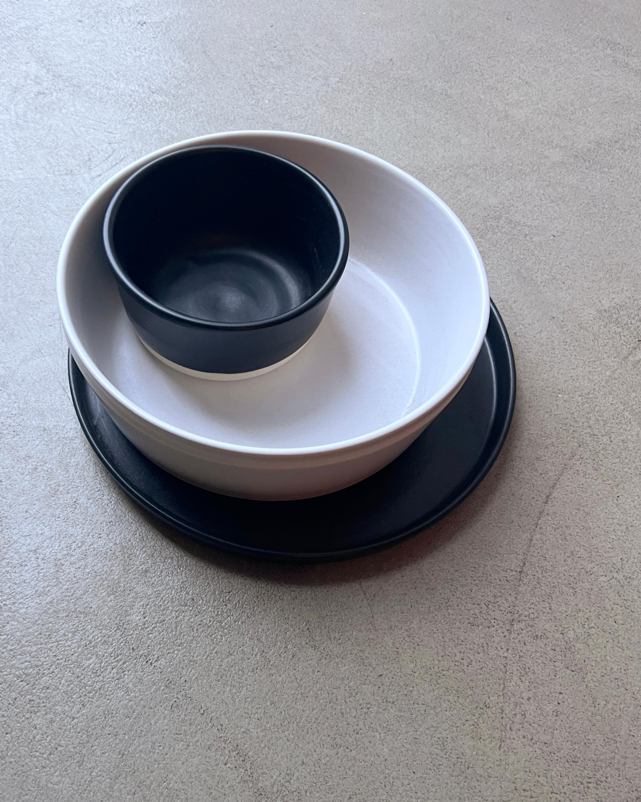 Contemporary Casa Cubista Handmade Ceramic Stoneware Bowl in Matte Black, in Stock For Sale