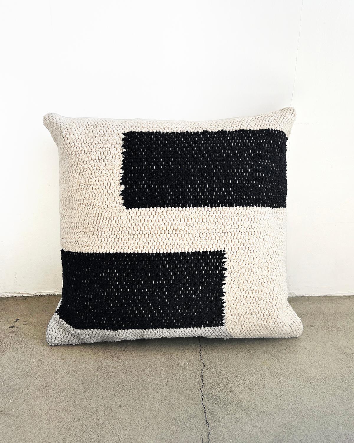 Casa Cubista Handwoven Cotton Black and White Maze Throw Pillow, in Stock In New Condition For Sale In West Hollywood, CA