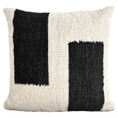 Casa Cubista Handgewebtes schwarzes und weißes Maze-Überwurfkissen aus Baumwolle, auf Lager