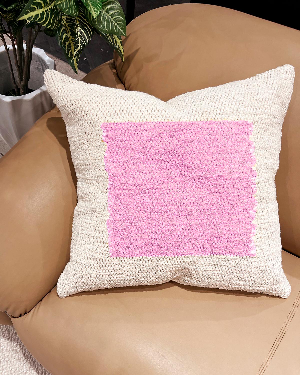 Casa Cubista, handgewebtes rosafarbenes quadratisches Überwurfkissen aus Baumwolle, auf Lager (Organische Moderne) im Angebot