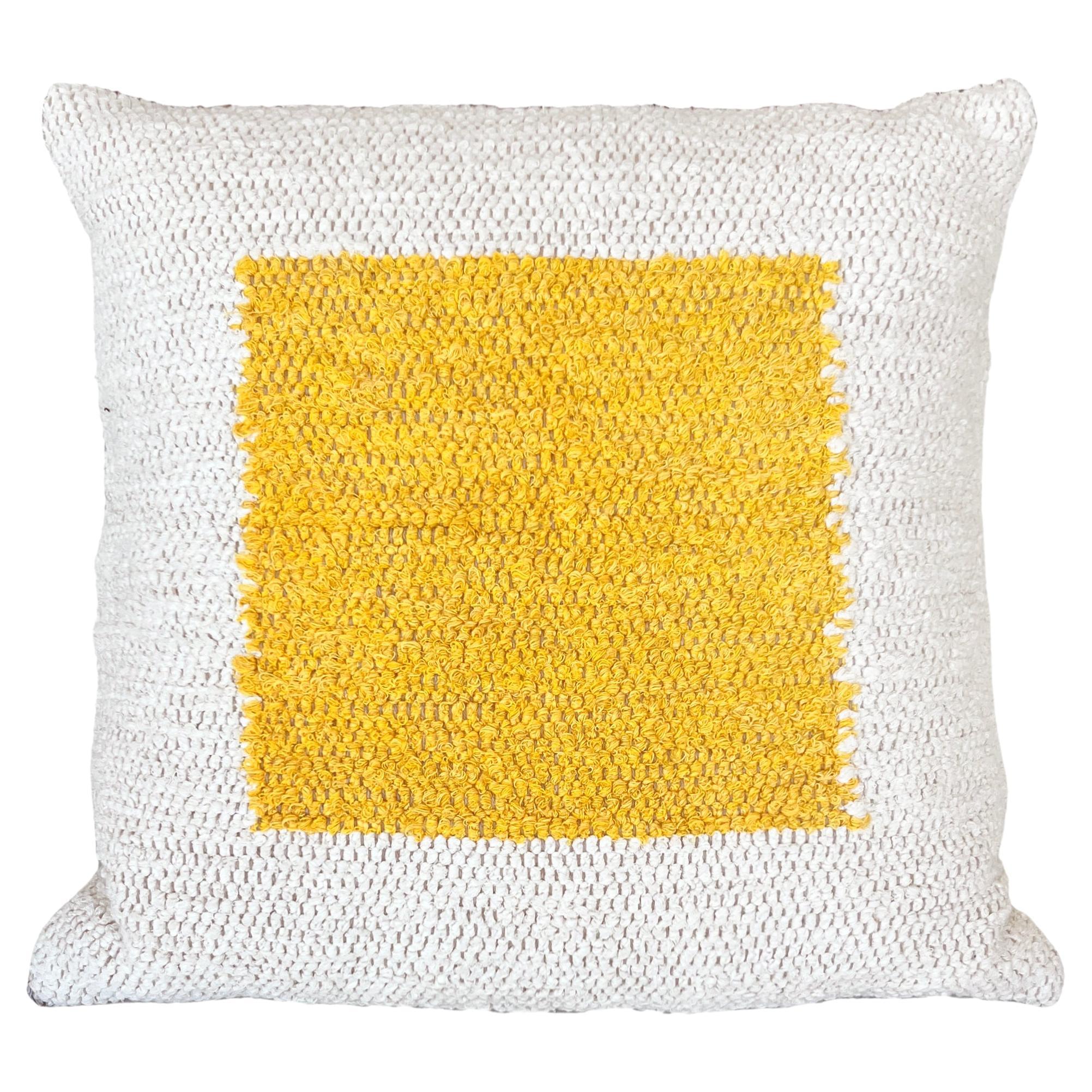 Casa Cubista, handgewebtes gelbes, quadratisches Überwurfkissen aus Baumwolle, auf Lager im Angebot