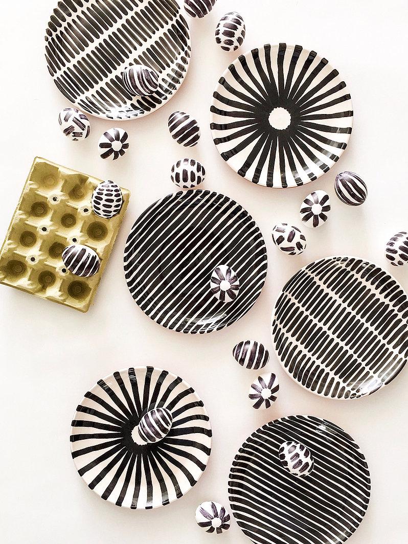 This is a custom listing that includes the following:
6 Ray dinner plates 
4 Stripe dinner plates 
6 Dash salad plates 
4 Segment salad plates 
4 Ray mini bowls 
2 Segment bowls
1 Large Striped Pitcher (black)

About the Artisans: Rui's family has