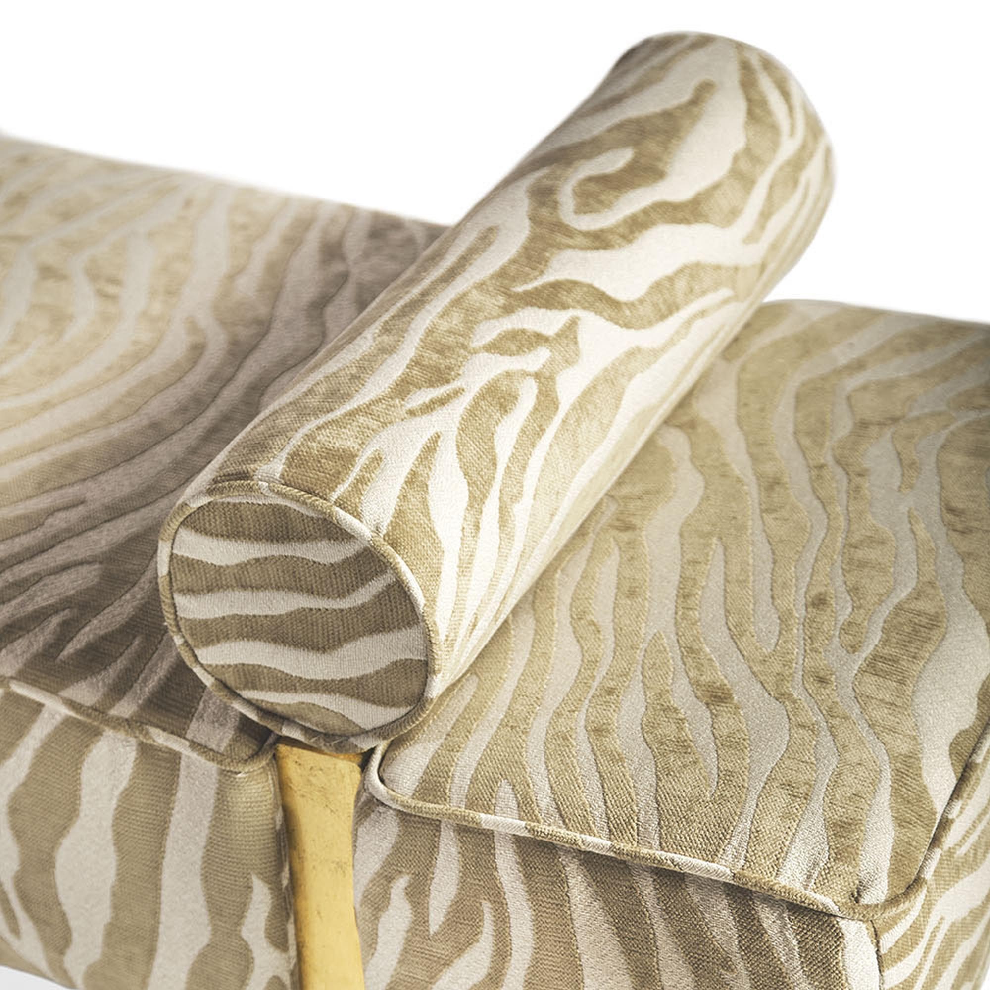 Mexican Casablanca Bench in Wood and Animal Print by Innova Luxuxy Group For Sale