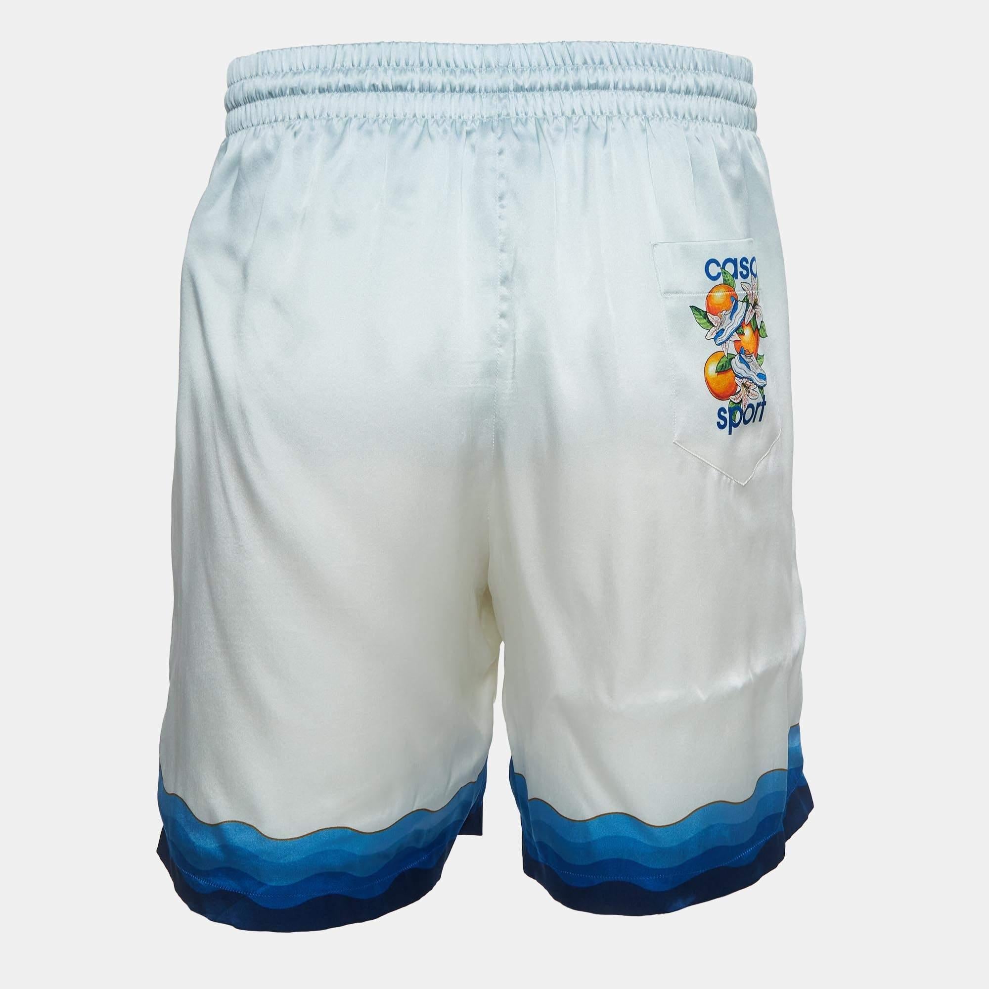 Casablanca bietet Ihnen mit diesen Shorts genau die perfekte Ergänzung, die Sie in dieser Saison brauchen. Es wurde aus Seide gefertigt und mit Drucken aufgewertet.