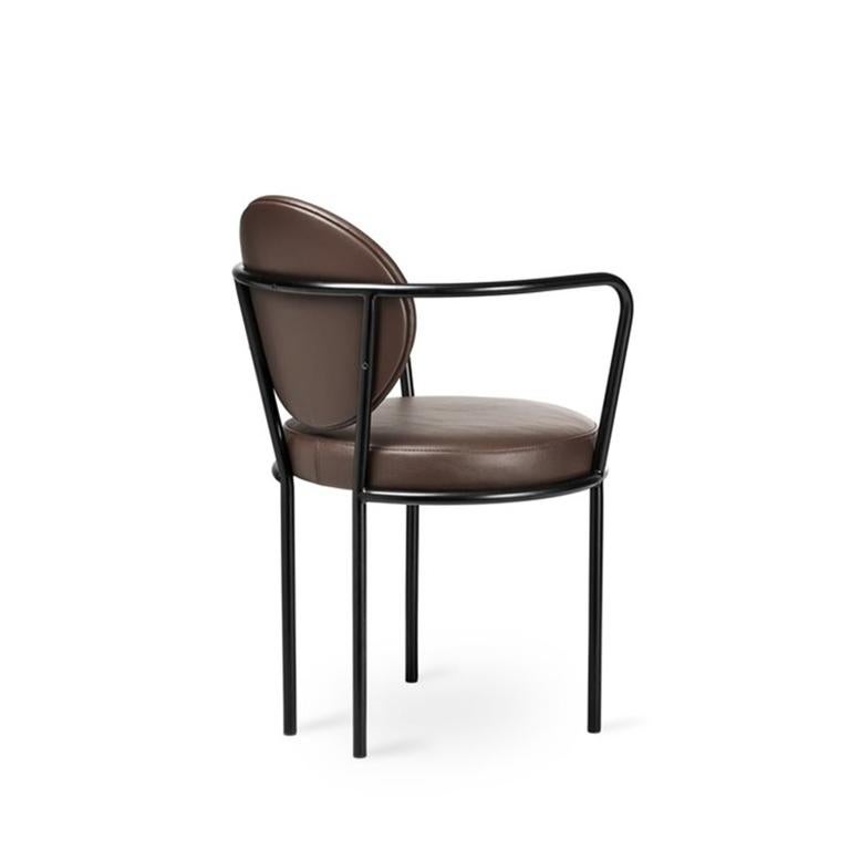 The Casablanca Chair is designed for long dinners, as you sit amazingly well in the chair with a soft backrest that matches the seat. The frame is made of coated metal, the seat and backrest are made of leather, wool, velvet or polyester. That being