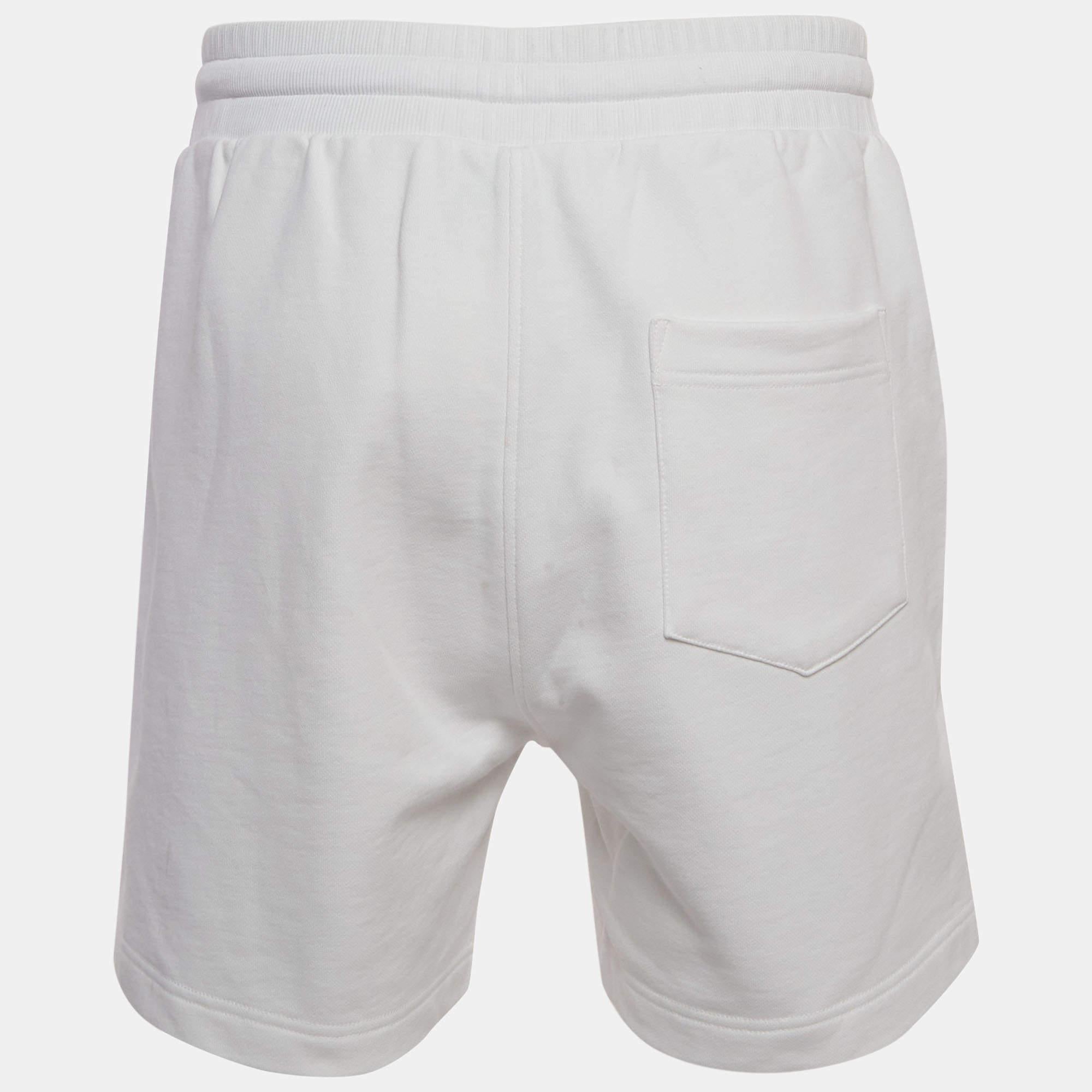 Casablanca's sweat shorts effortlessly blend comfort and style. Crafted from premium cotton, these shorts feature a distinctive 3D logo print, adding a modern touch. The drawstring waist ensures a customizable fit, making them perfect for casual