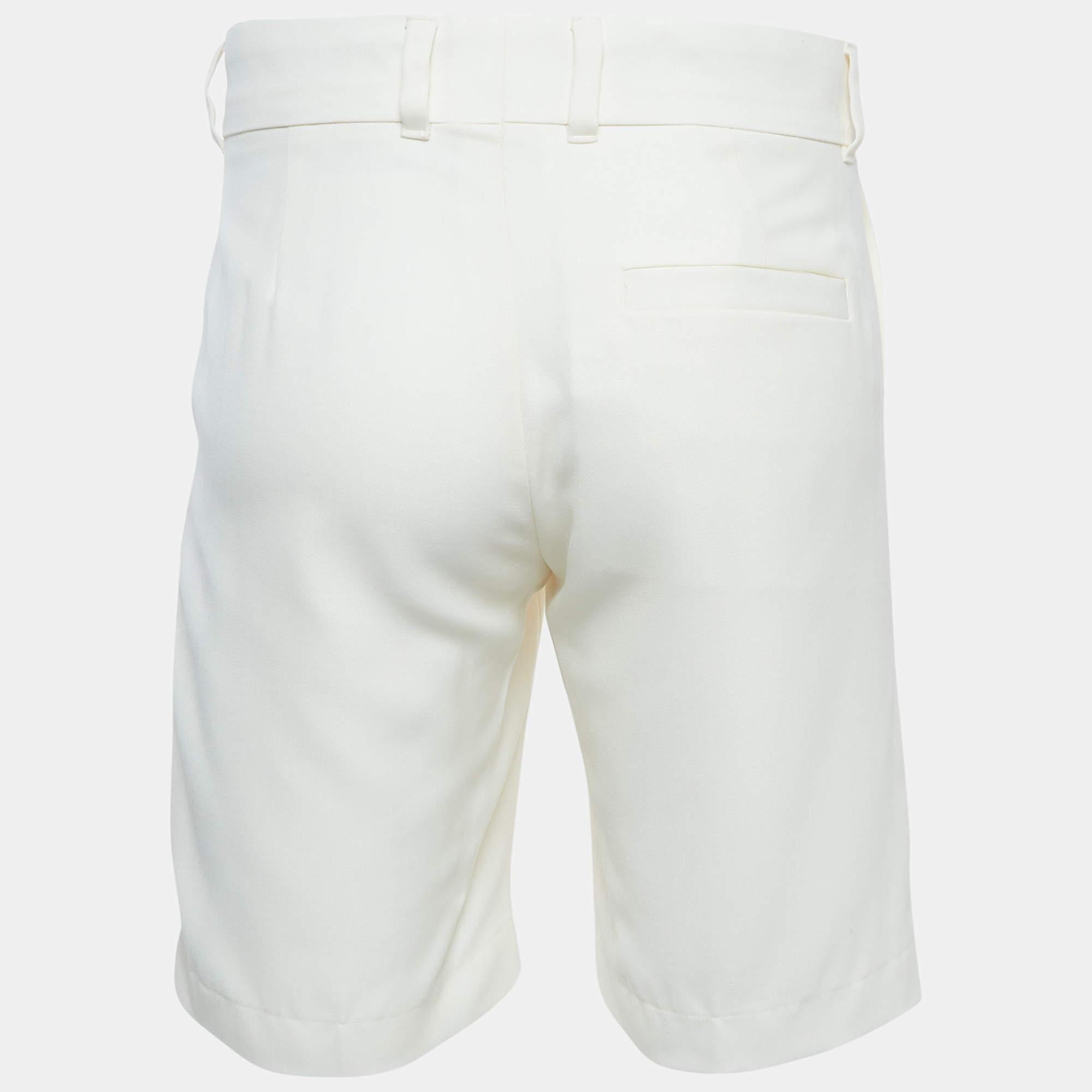 Casablanca's shorts exude sophisticated leisure. Crafted from premium wool gabardine, these knee-length shorts feature a crisp white hue, a tailored fit, and a refined finish. Ideal for warm weather, they seamlessly blend comfort with upscale style