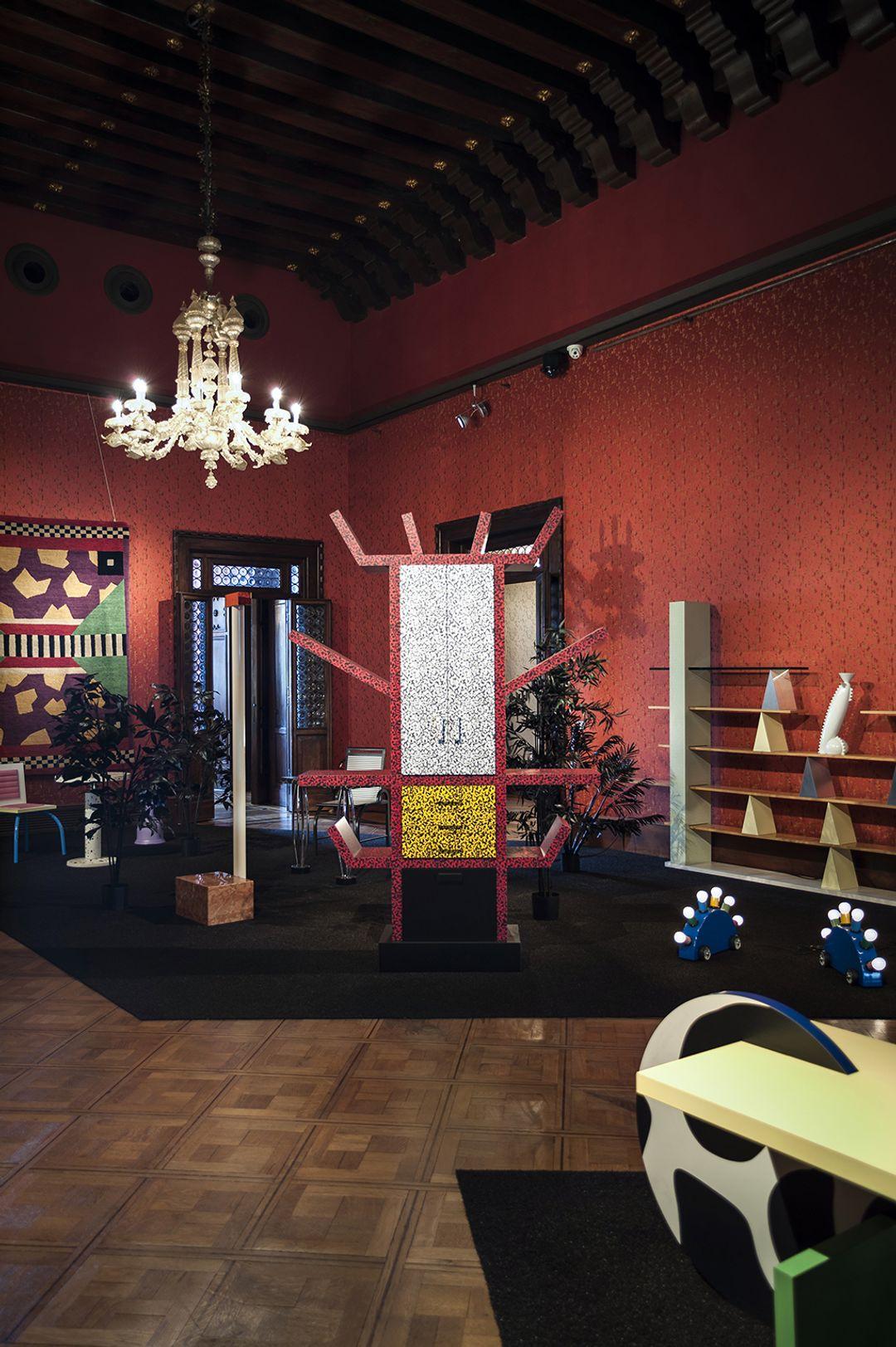 XXI secolo e contemporaneo Mobile in legno Casablanca di Memphis, Ettore Sottsass in vendita