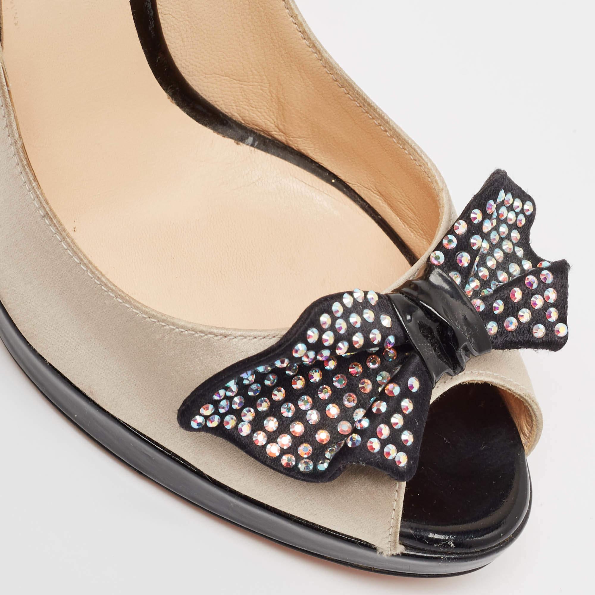 Casadei Beige/Negro Satén Cristal Lazo Bombas Peep Toe Talla 39 en venta 4