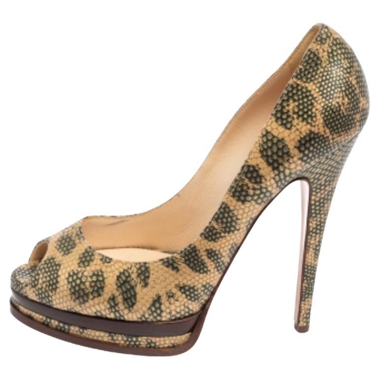 Casadei Beige/Piel estampada lagarto verde  Bombas de plataforma peep toe talla 38 en venta