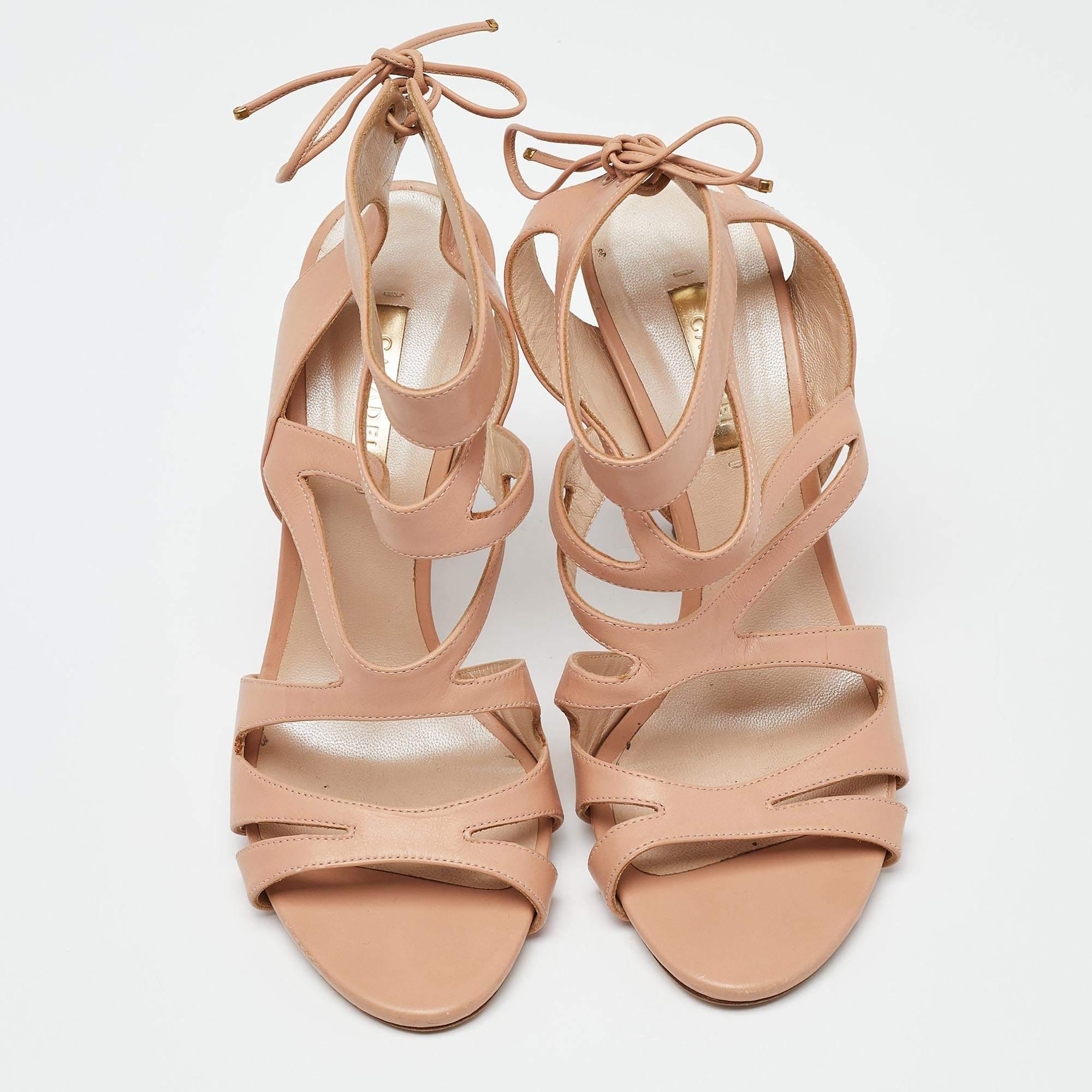 Beige Casadei - Sandales à lanières à bout ouvert en cuir beige, taille 40 en vente