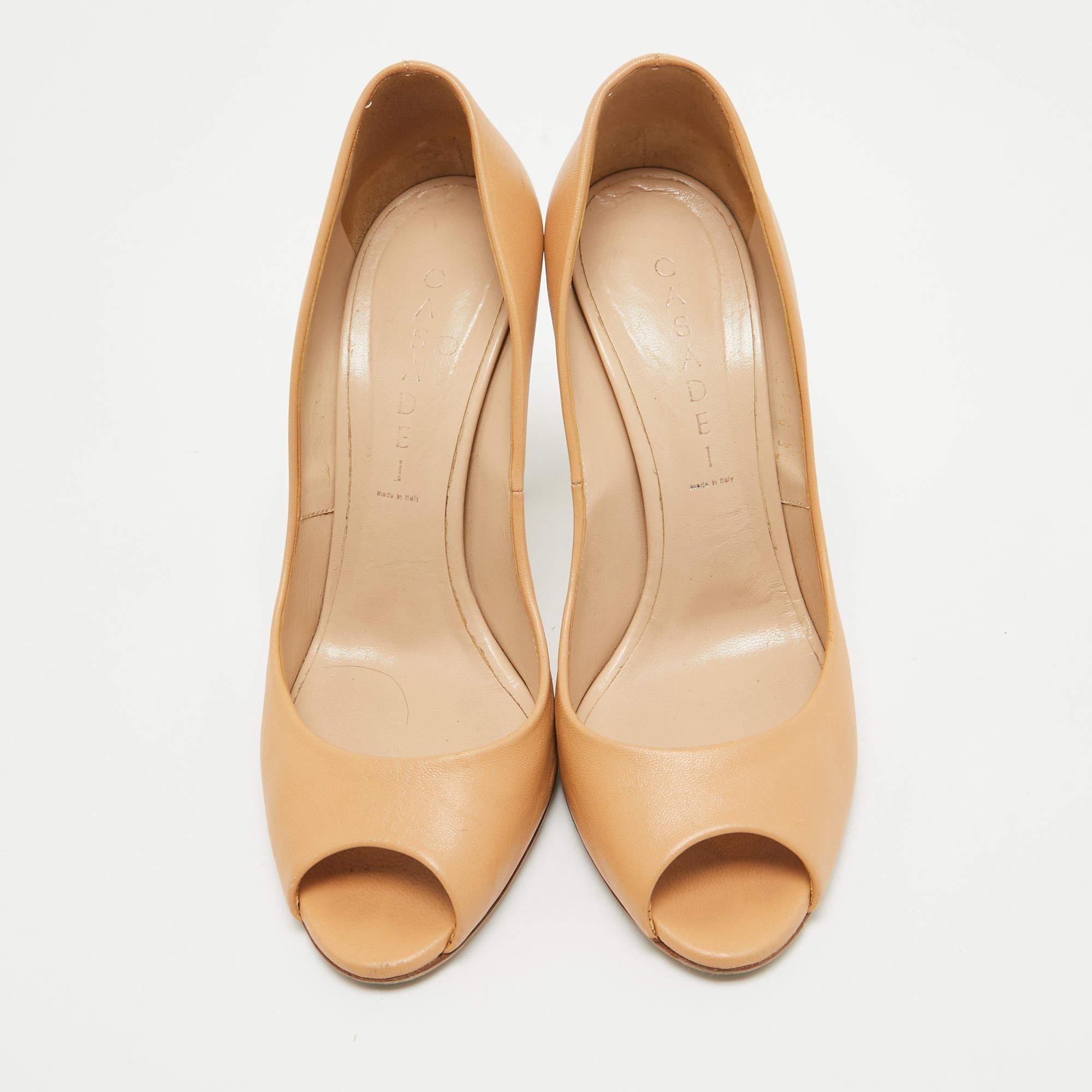 Casadei Beige Pelle Peep Toe Pumps Taglia 38 In condizioni buone in vendita a Dubai, Al Qouz 2