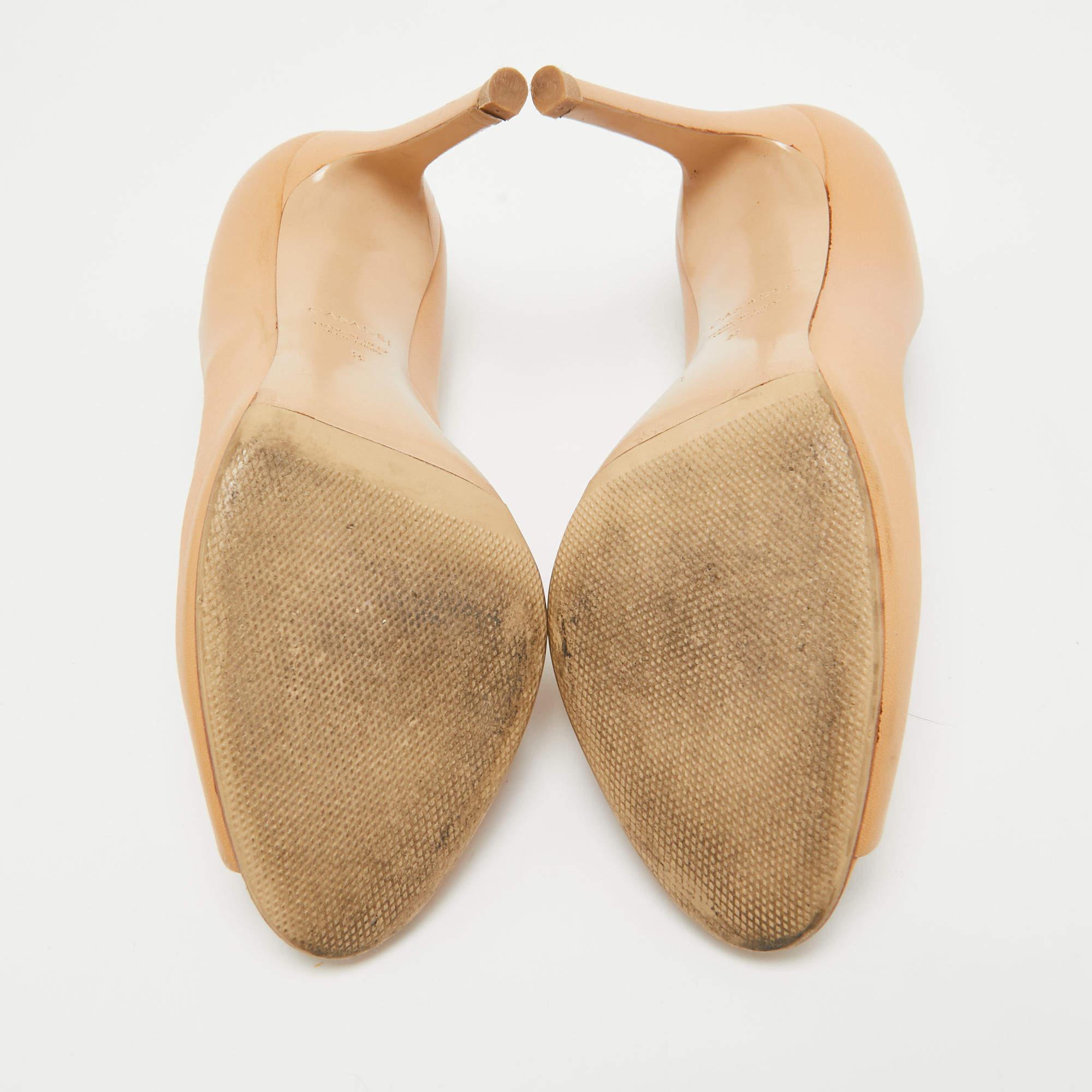 Casadei Beige Pelle Peep Toe Pumps Taglia 38 in vendita 2