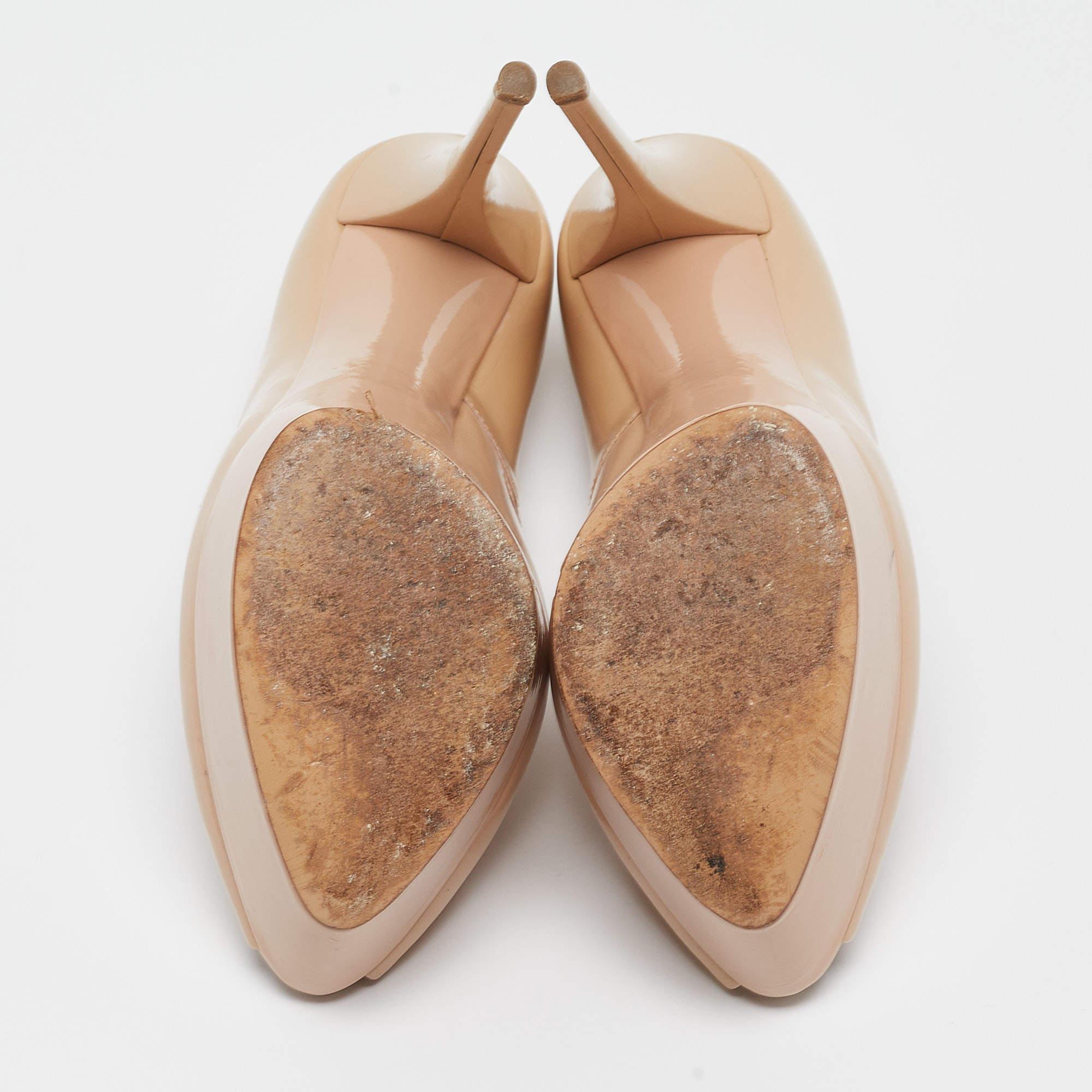 Casadei escarpins à bout ouvert en cuir verni beige, taille 39,5 en vente 1