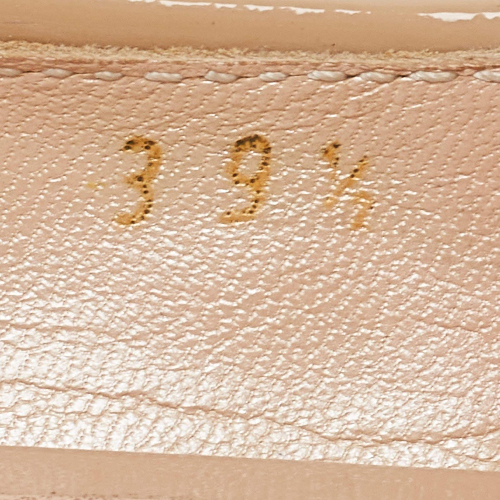 Casadei escarpins à bout ouvert en cuir verni beige, taille 39,5 en vente 3