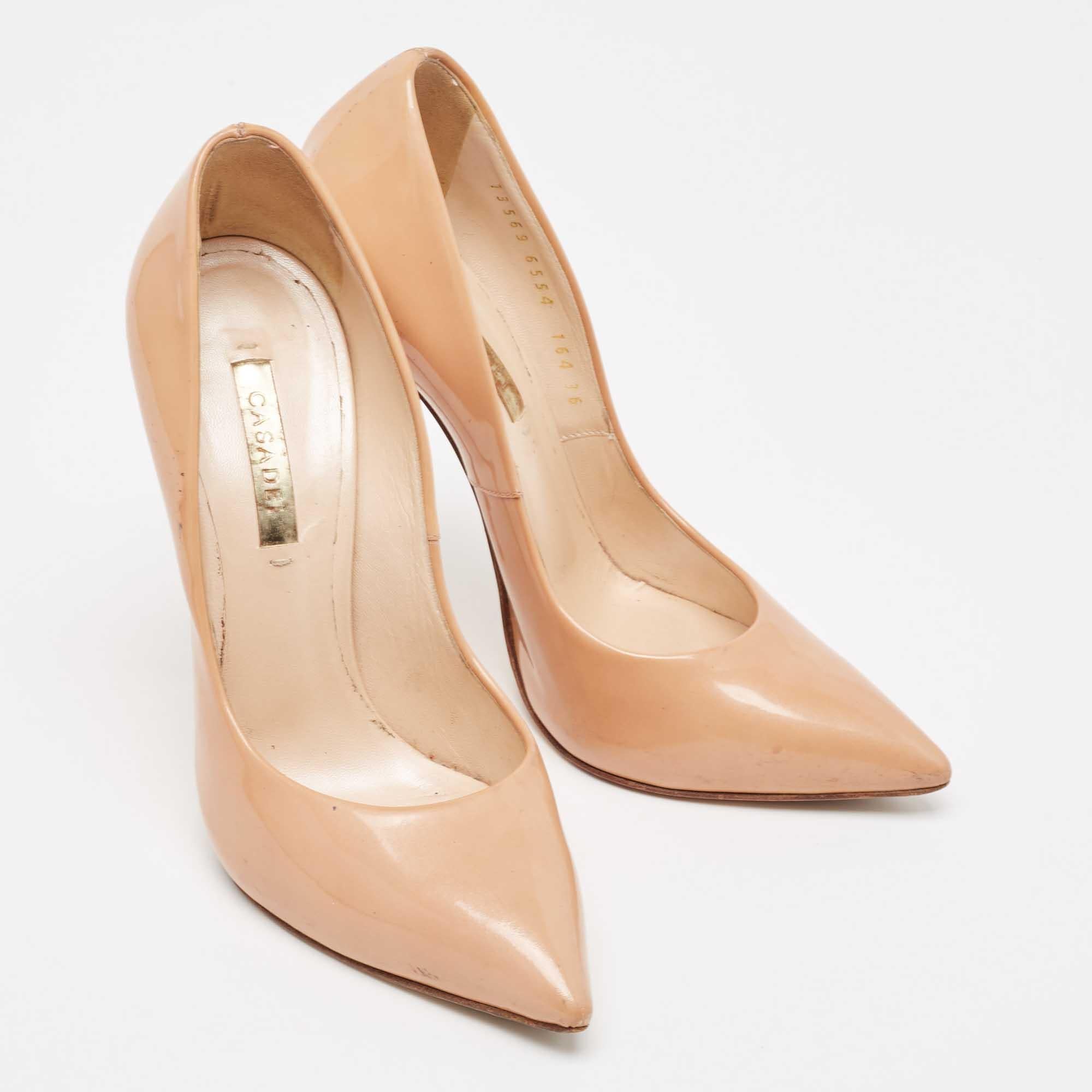 Women's Casadei Beige Patent Leather Pointed Toe Pumps Size 36 For Sale