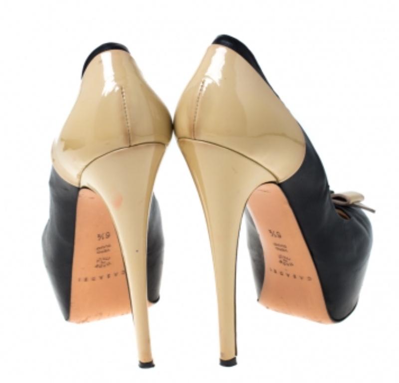 Nero Casadei - Pumps con fiocco in pelle nera/beige - misura 36,5 in vendita
