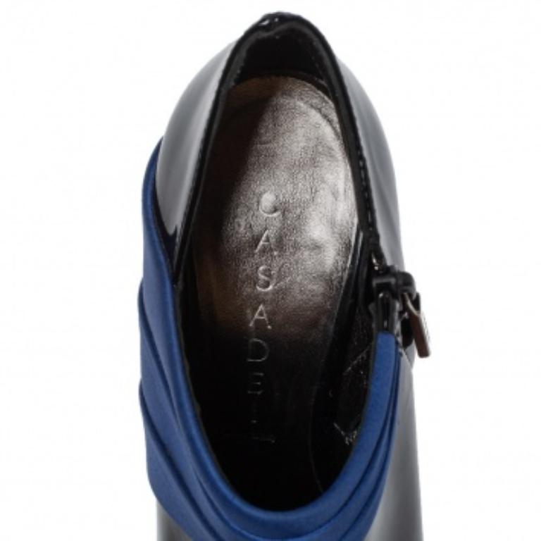 Well, isn't this Casadei pair in patent leather simply stunning! They've been designed so well with draped satin, pointed toes, 10 cm high heels and side zippers. The pair definitely gets full marks on high-fashion.