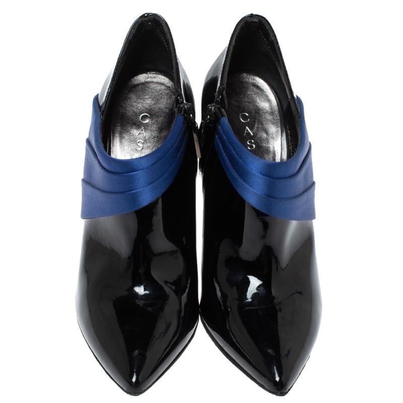 Casadei Black/Blue Pleated Satin and Patent Leather Ankle Booties Size 35 In Good Condition For Sale In Dubai, Al Qouz 2
