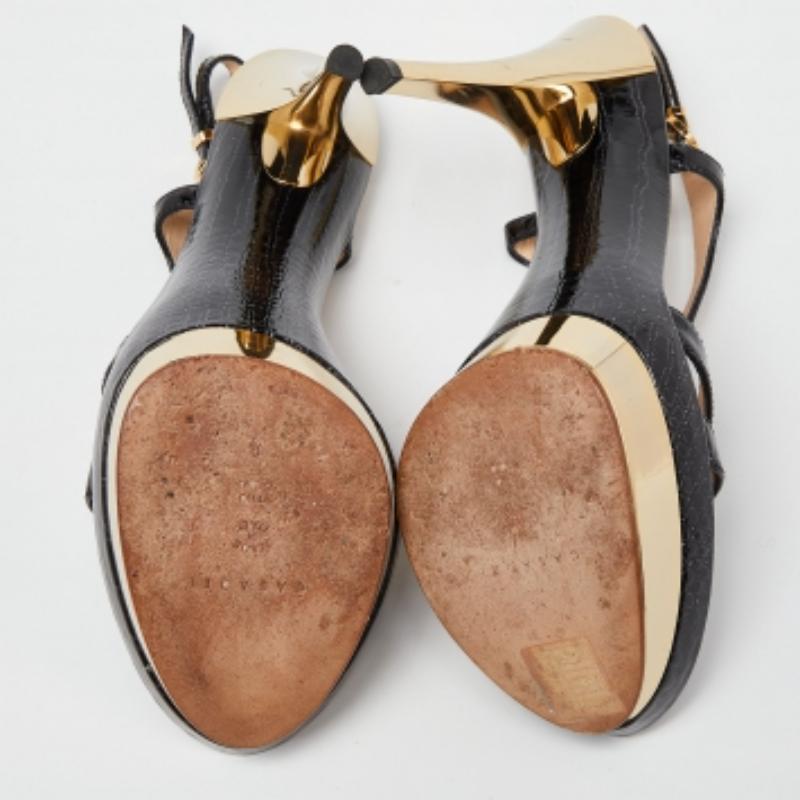 Casadei Schwarz Krokodilgeprägtes Leder Knöchelriemen Plateausandalen Größe 38 im Angebot 4