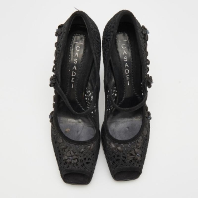 Casadei Black Crochette Nylon and Suede Peep Toe Pumps Size 39 In Good Condition For Sale In Dubai, Al Qouz 2