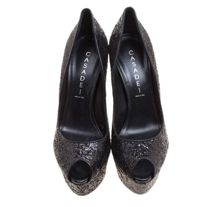 Finesse and poise will all come naturally to you when you step out in this pair of pumps from Casadei. Beautifully covered in glitter, the peep toe pumps are truly breathtaking. They are complete with leather insoles and balanced on platforms and