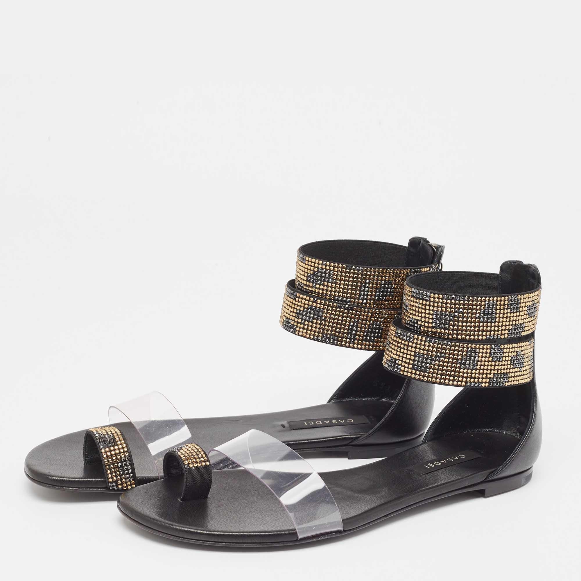 These sandals will frame your feet in an elegant manner. Crafted from quality materials, they display a classy design and comfortable insoles.