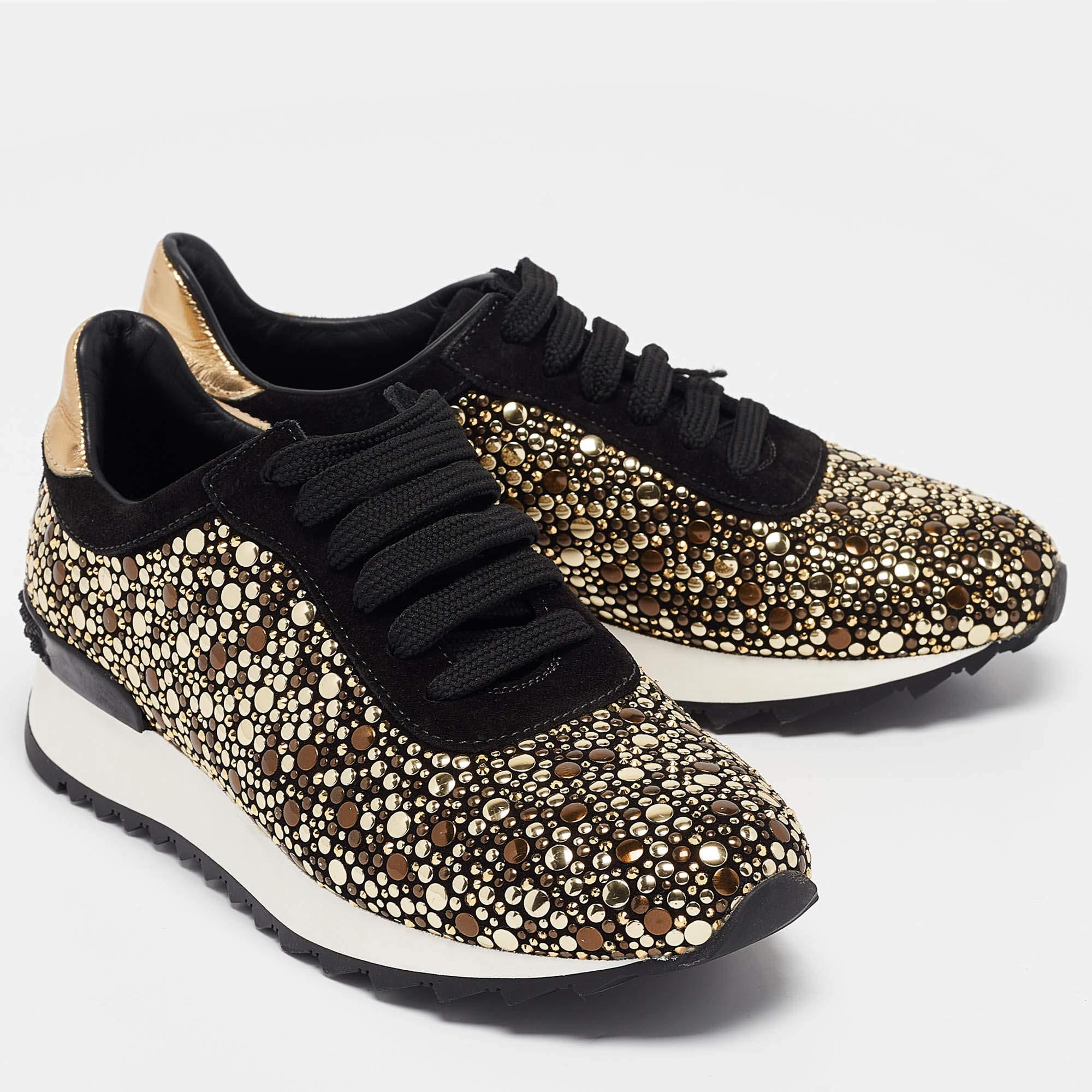 Casadei Black/Gold Suede and Leather Studded Low Top Sneakers Size 37 Neuf - En vente à Dubai, Al Qouz 2