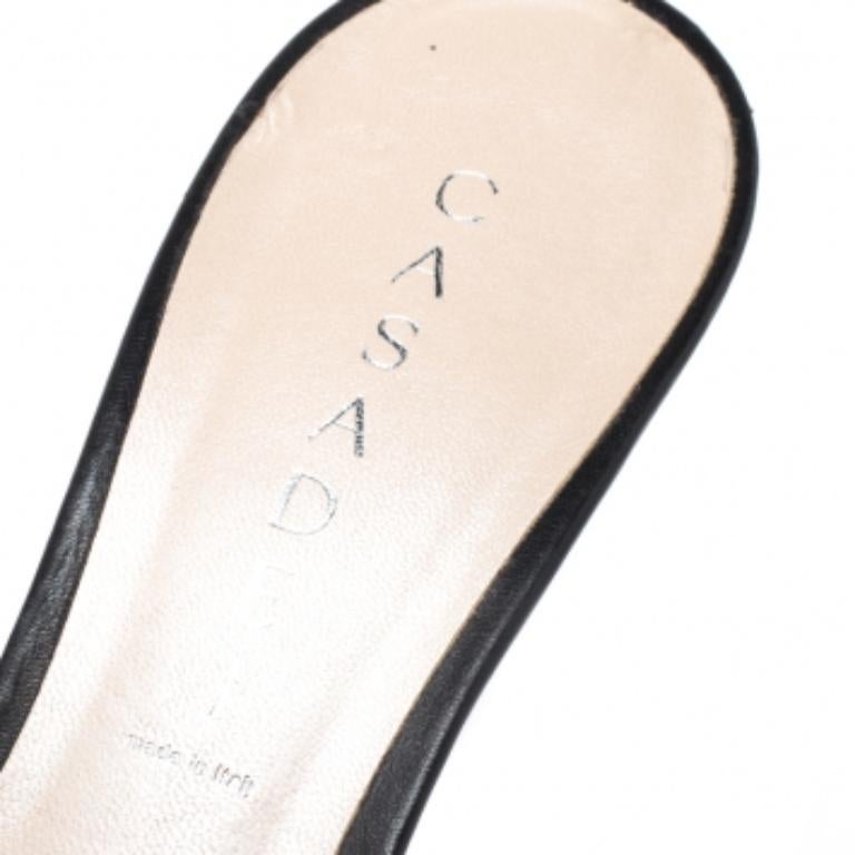 Casadei Sandales Slide en cuir noir avec boucle Taille 37.5 Bon état - En vente à Dubai, Al Qouz 2