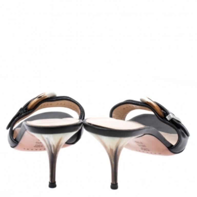 Casadei Sandales Slide en cuir noir avec boucle Taille 37.5 en vente 1