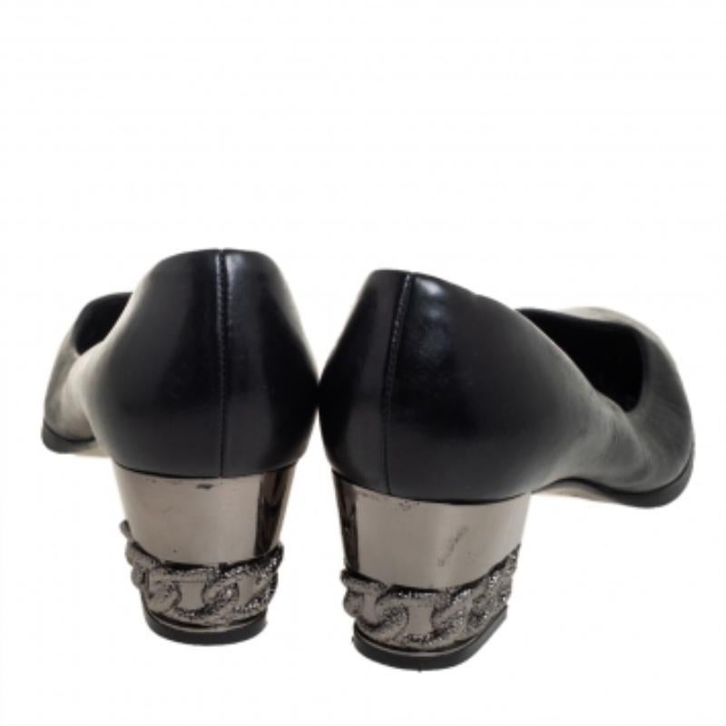 Casadei Black Leather Chain Embellished Block Heel Pumps Size 40 For Sale 2