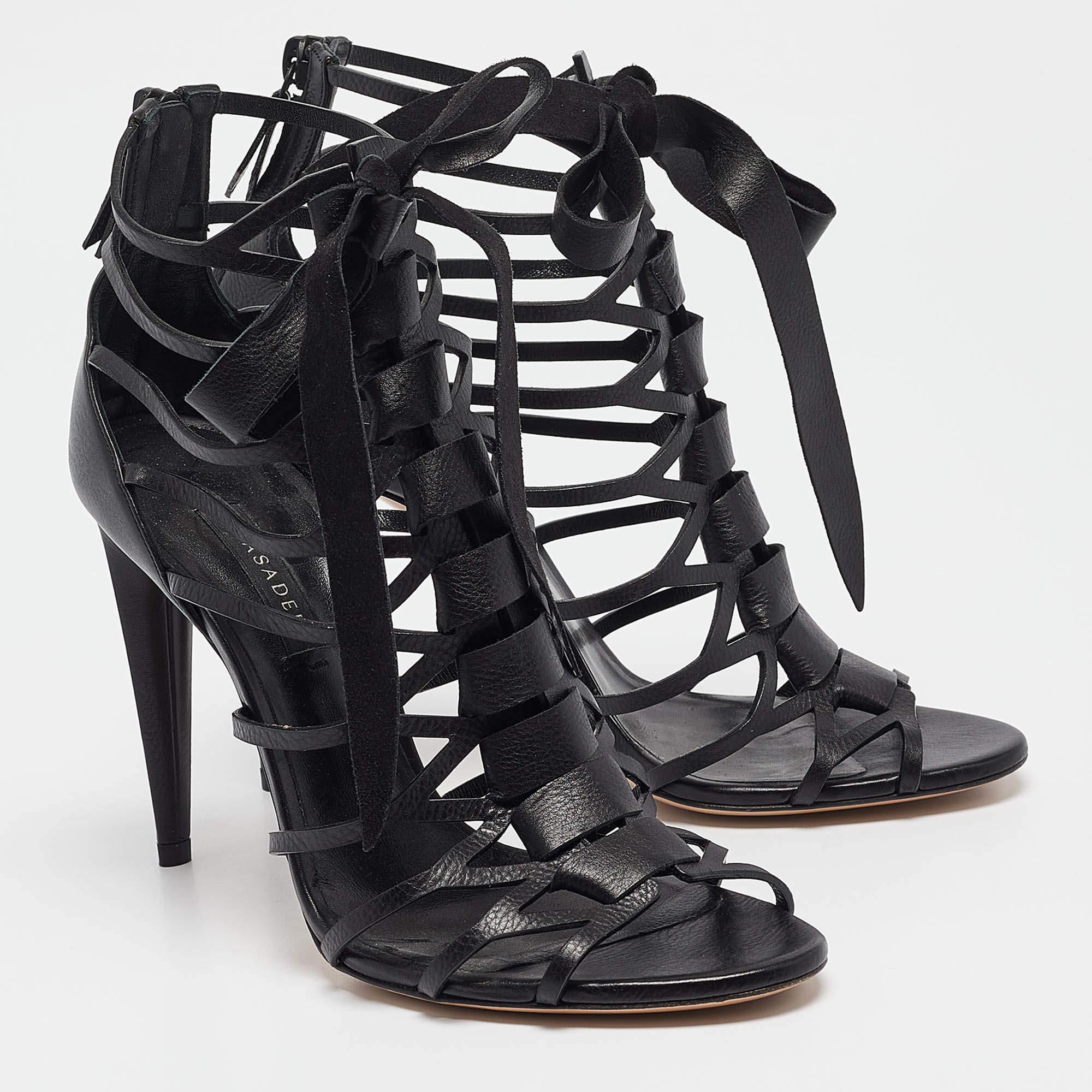 Casadei - Sandales gladiator en cuir noir - Taille 39 Bon état - En vente à Dubai, Al Qouz 2