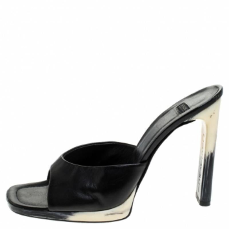 Sandali open toe in pelle nera Casadei taglia 41 in vendita 1